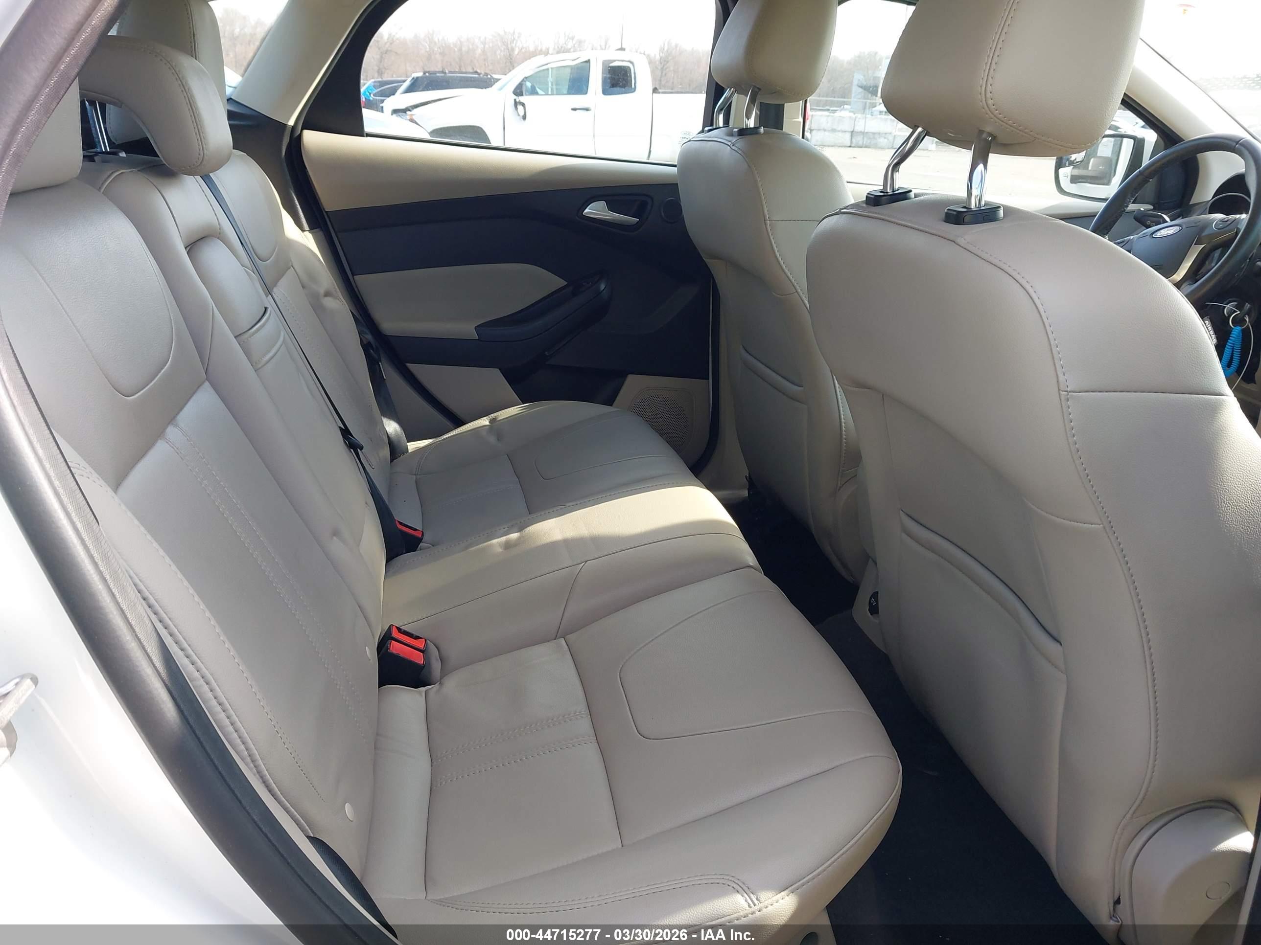 FORD FOCUS image 8
