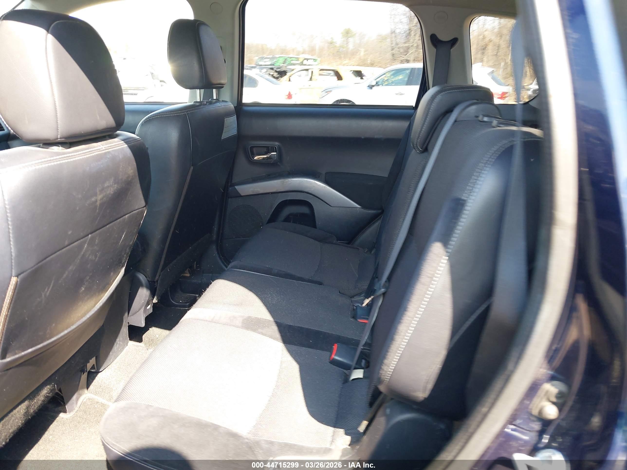 MITSUBISHI OUTLANDER image 8