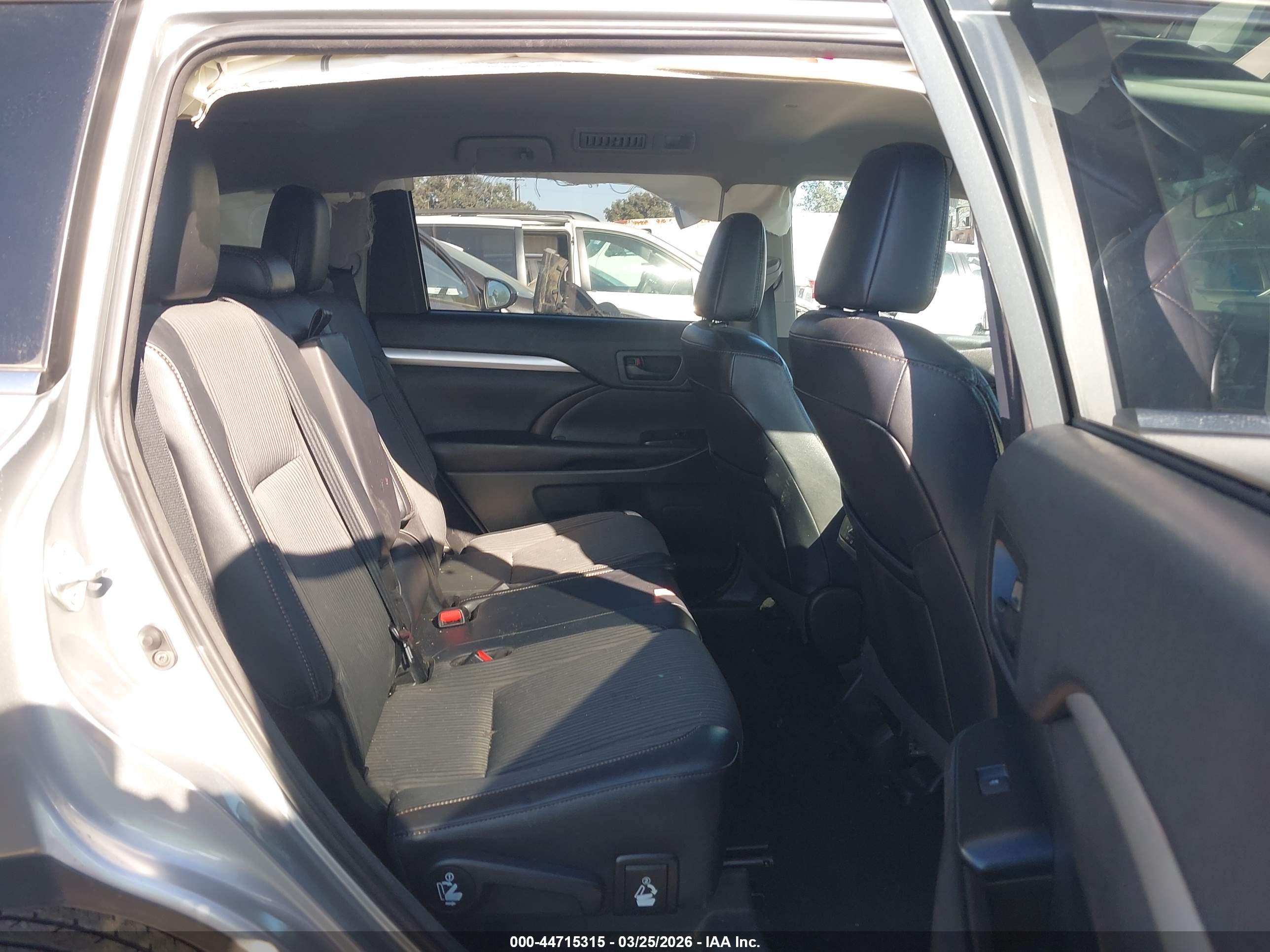 TOYOTA HIGHLANDER image 8
