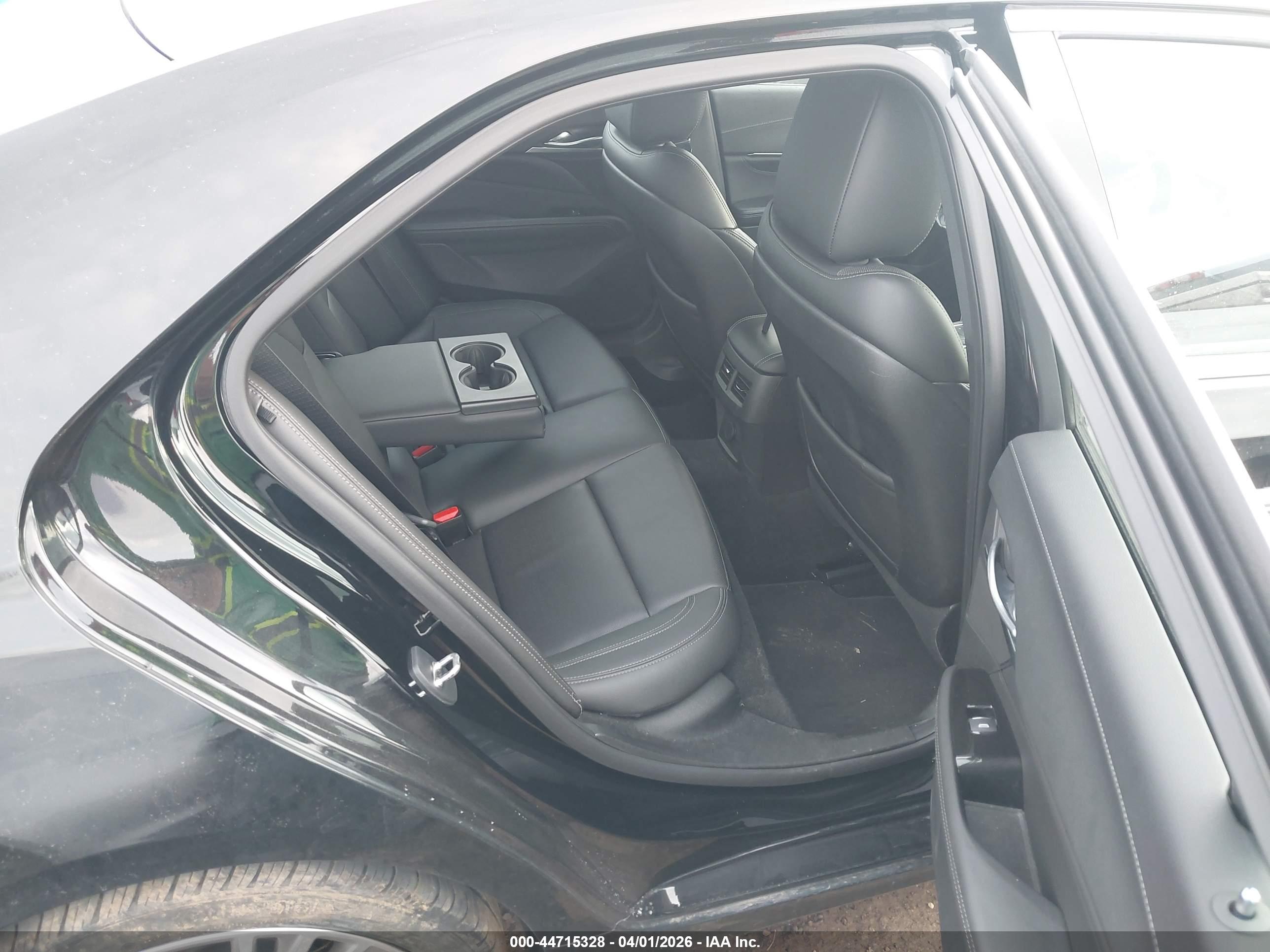 CADILLAC CT4 image 8
