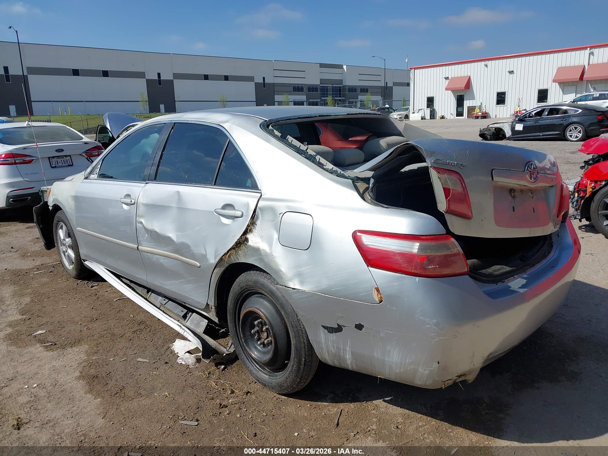 TOYOTA CAMRY image 3