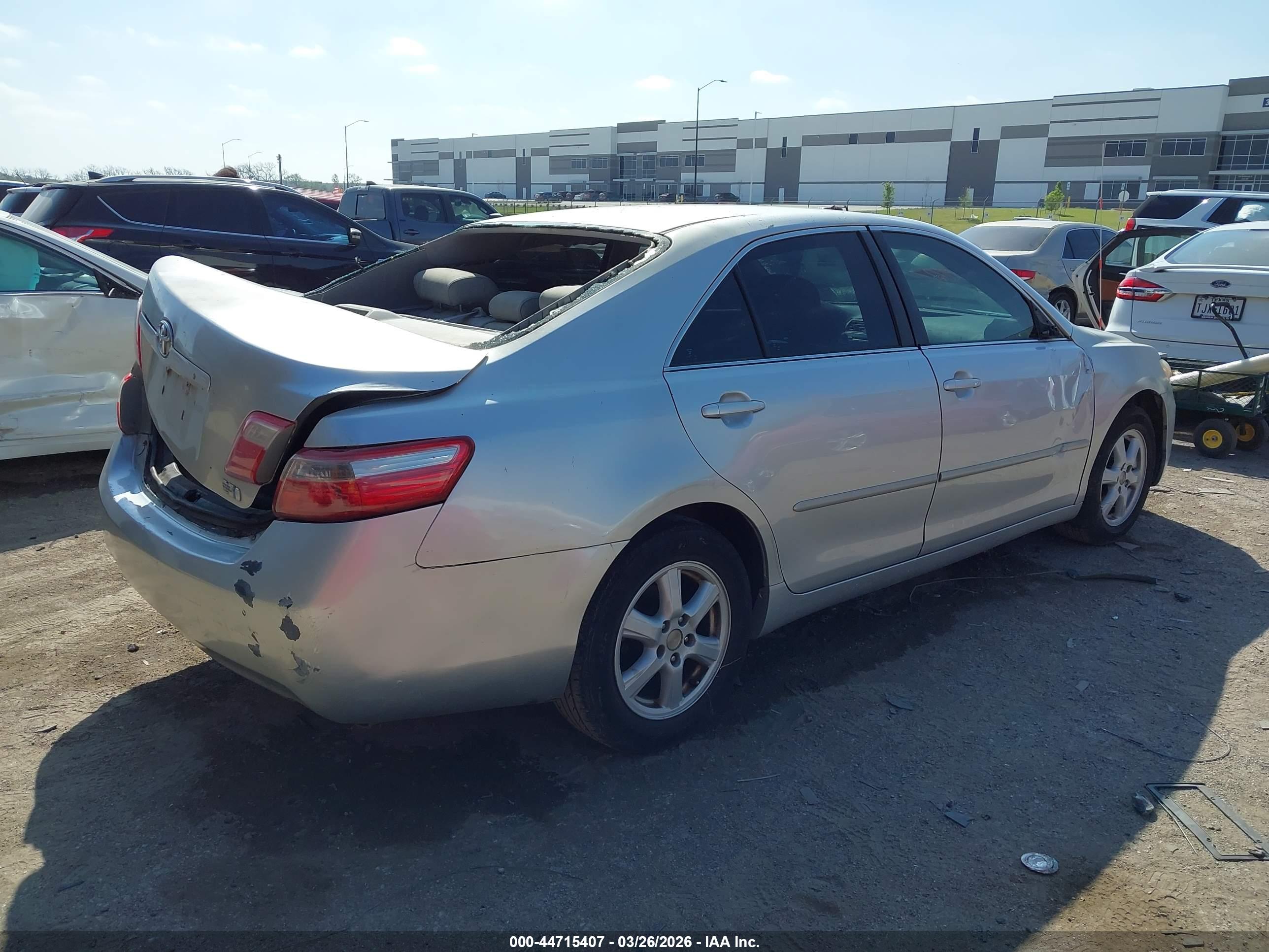 TOYOTA CAMRY image 4