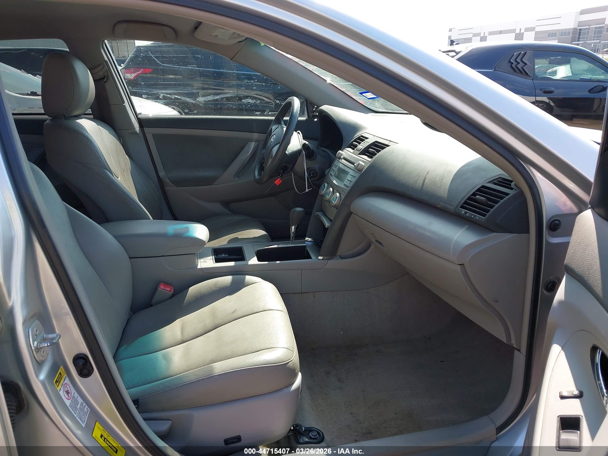 TOYOTA CAMRY image 5