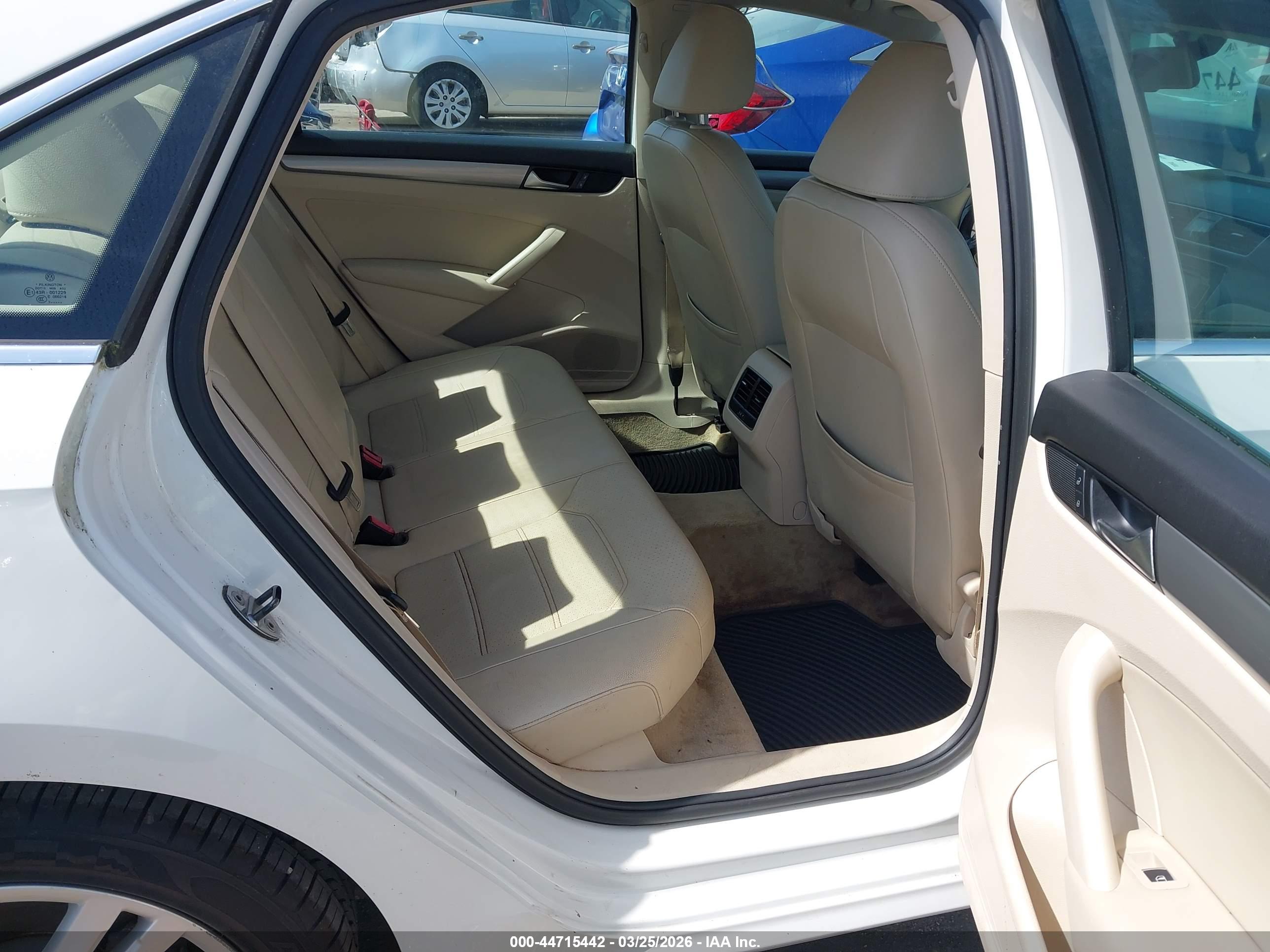 VOLKSWAGEN PASSAT image 8