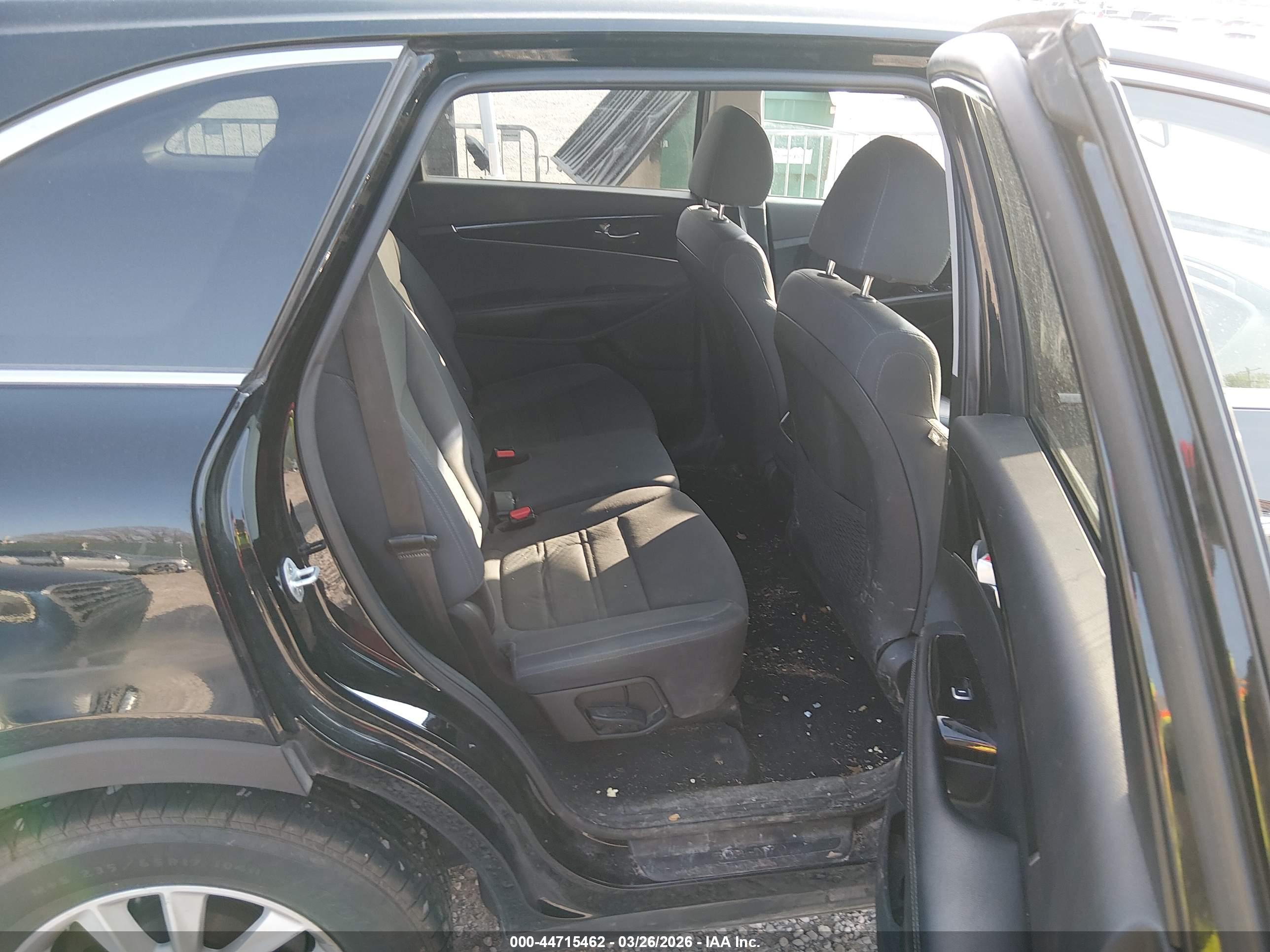 KIA SORENTO image 8