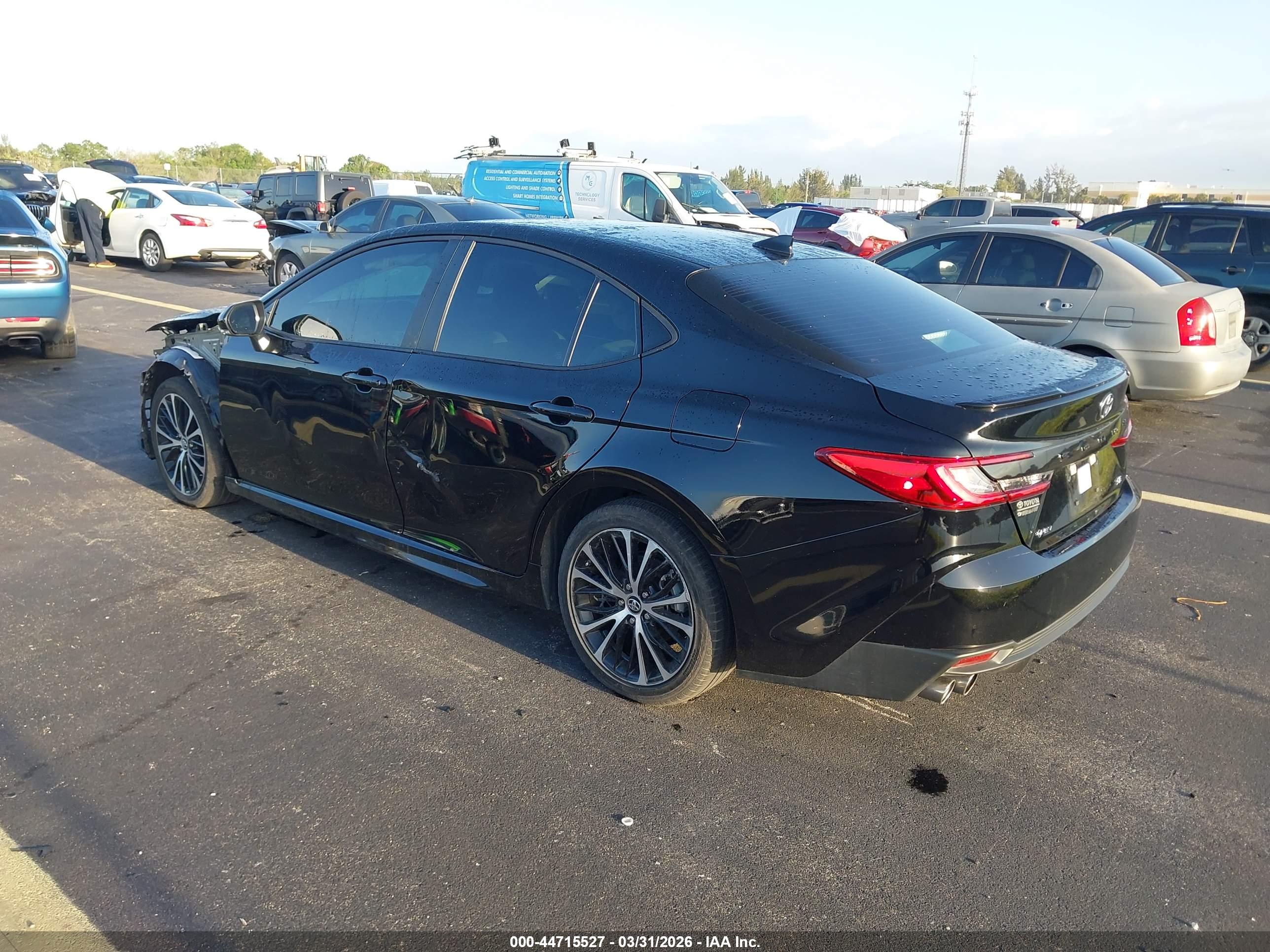 TOYOTA CAMRY image 3