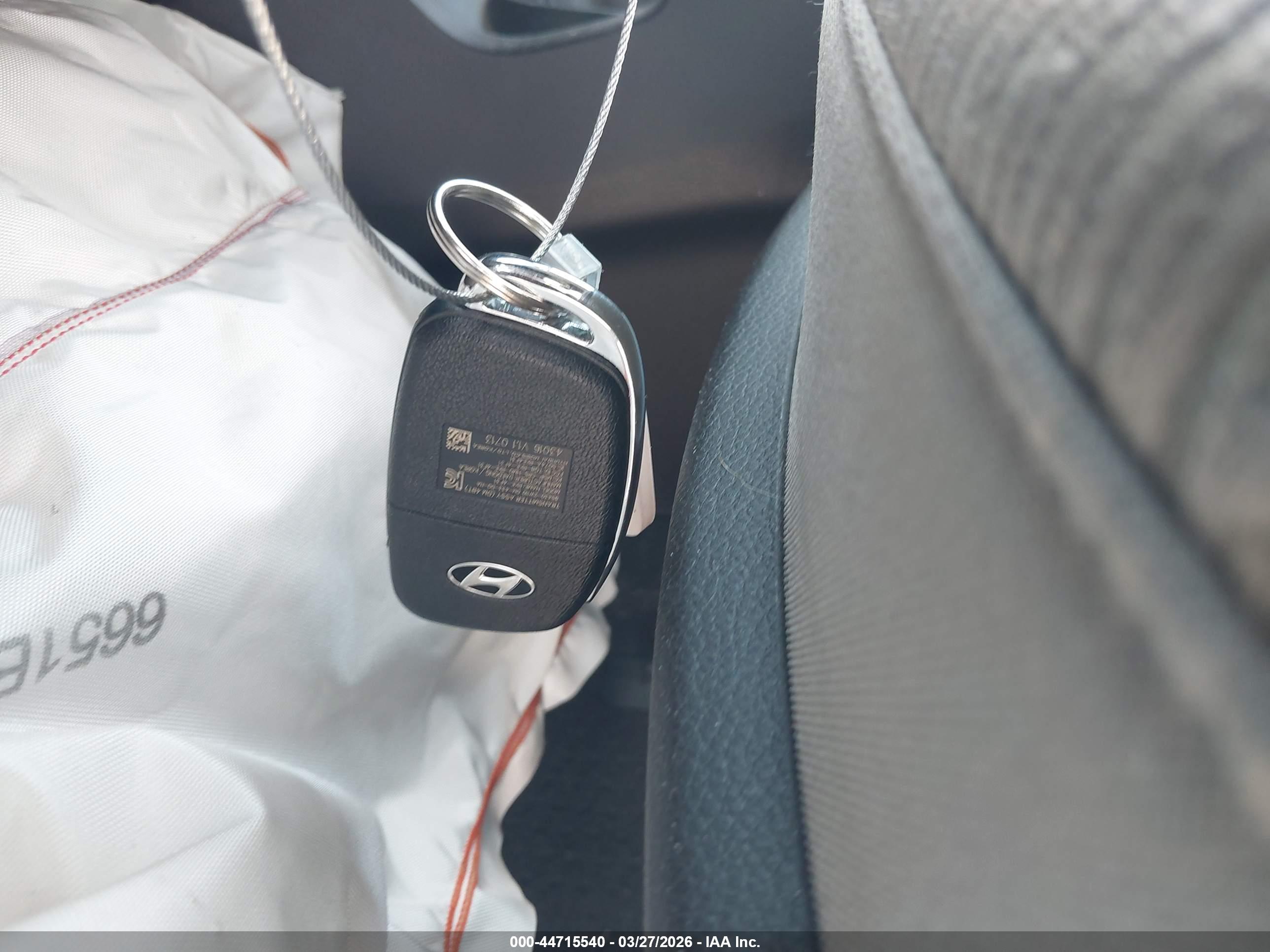 HYUNDAI SANTA image 11