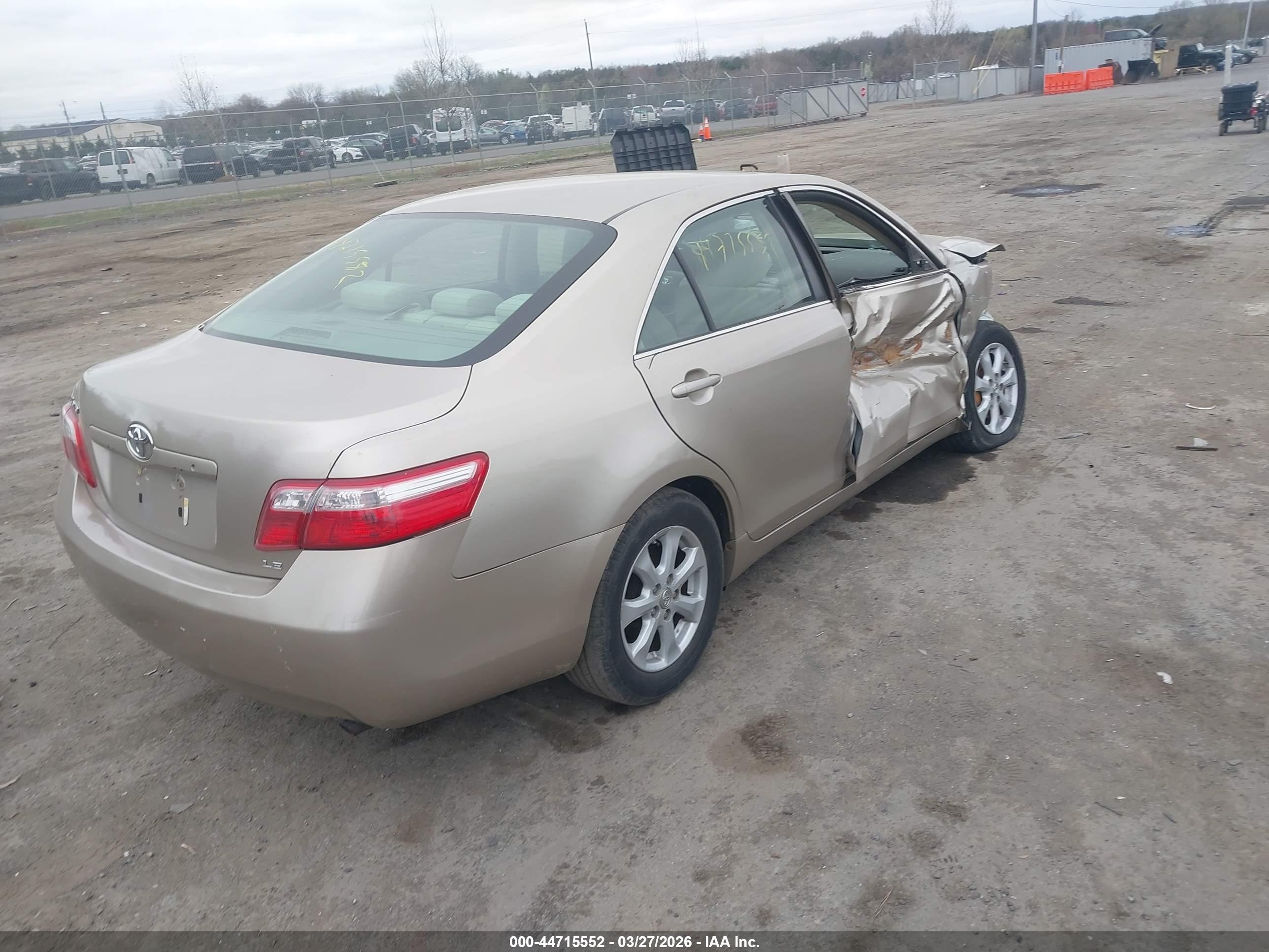 TOYOTA CAMRY image 4
