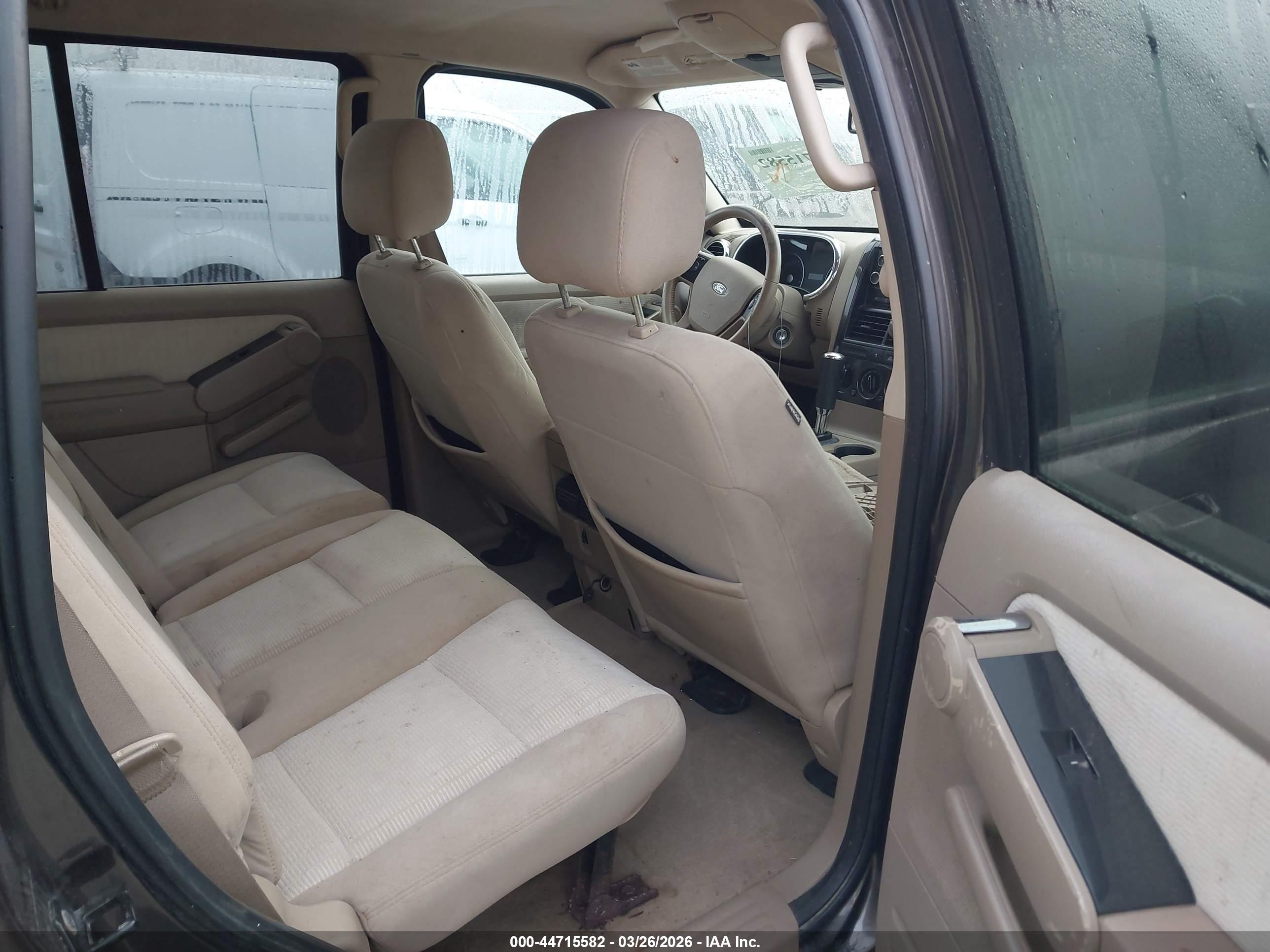 FORD EXPLORER image 8