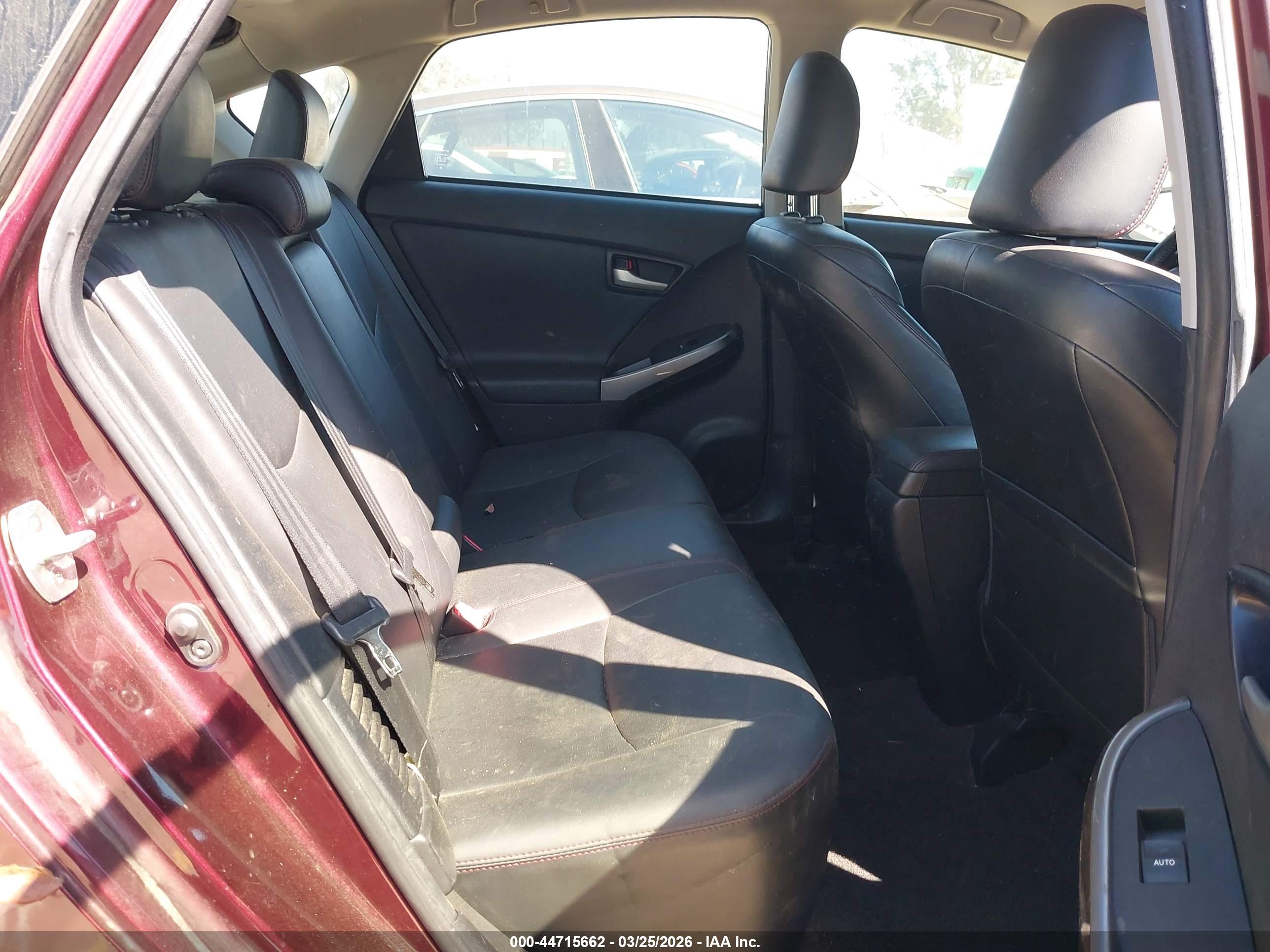 TOYOTA PRIUS image 8