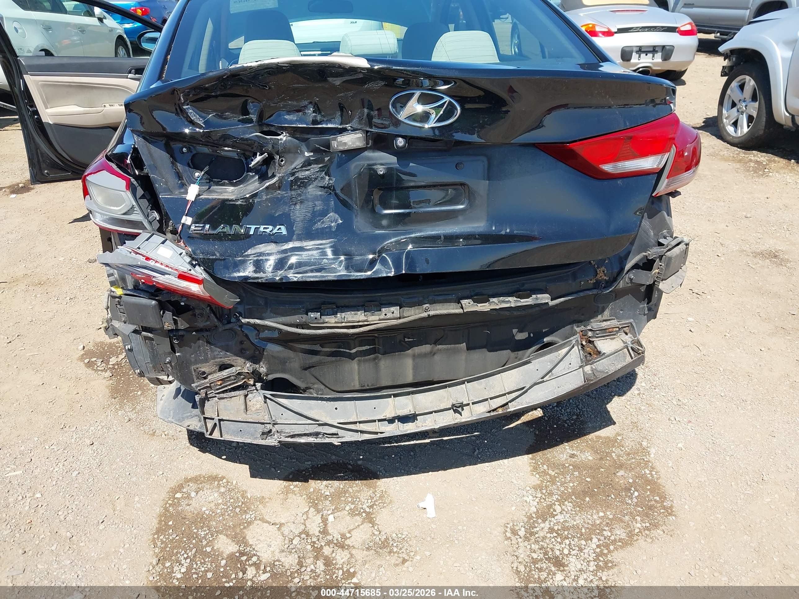 HYUNDAI ELANTRA image 6
