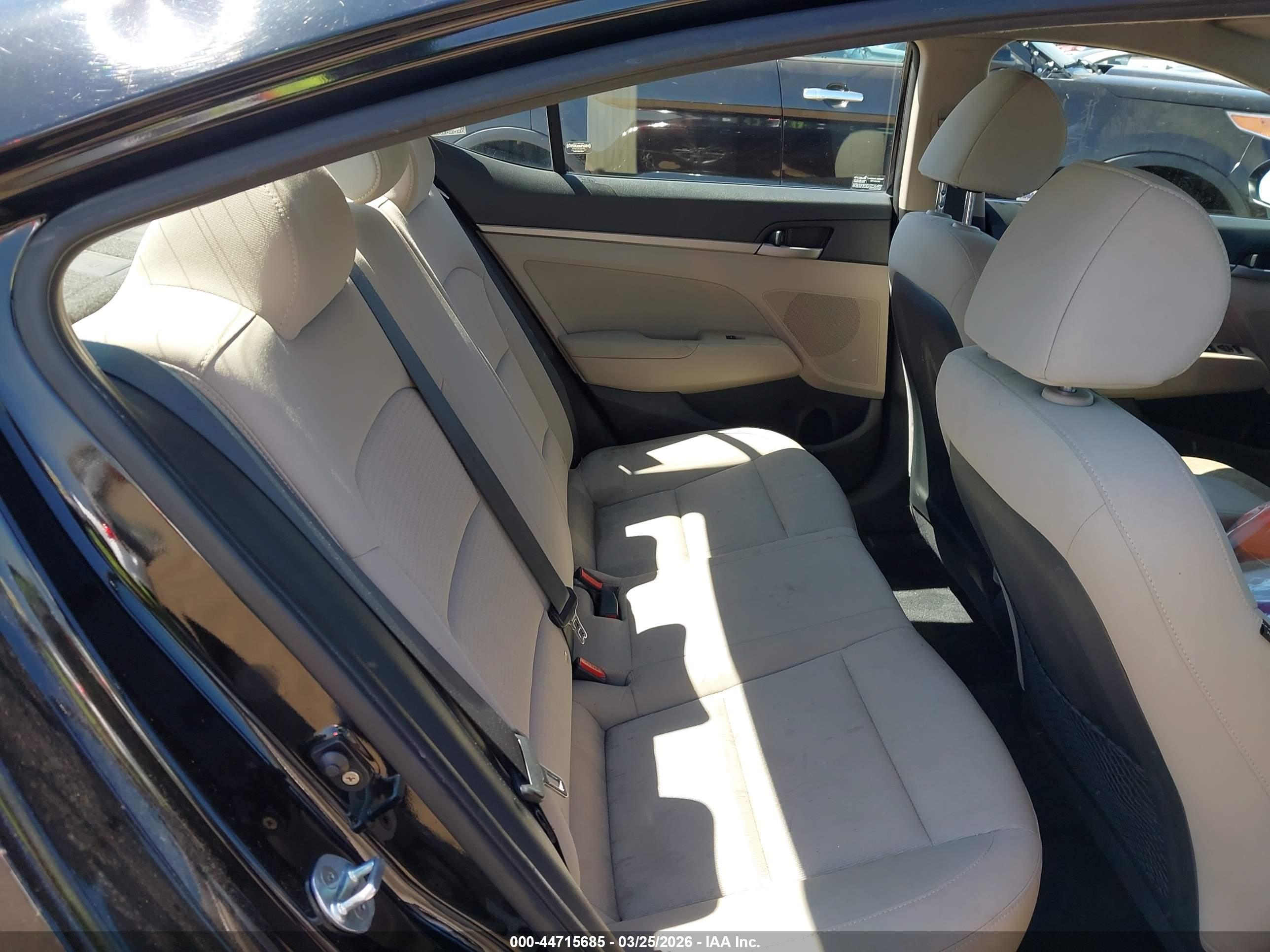 HYUNDAI ELANTRA image 8