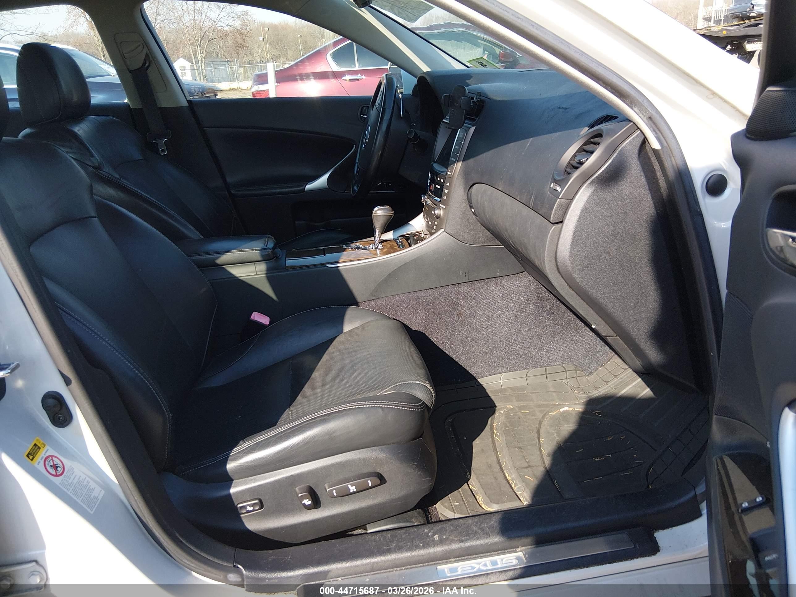 LEXUS IS image 5