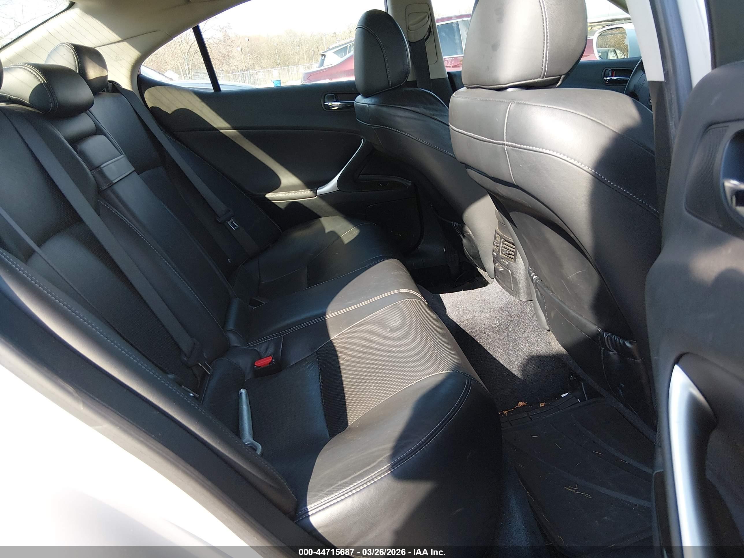 LEXUS IS image 8