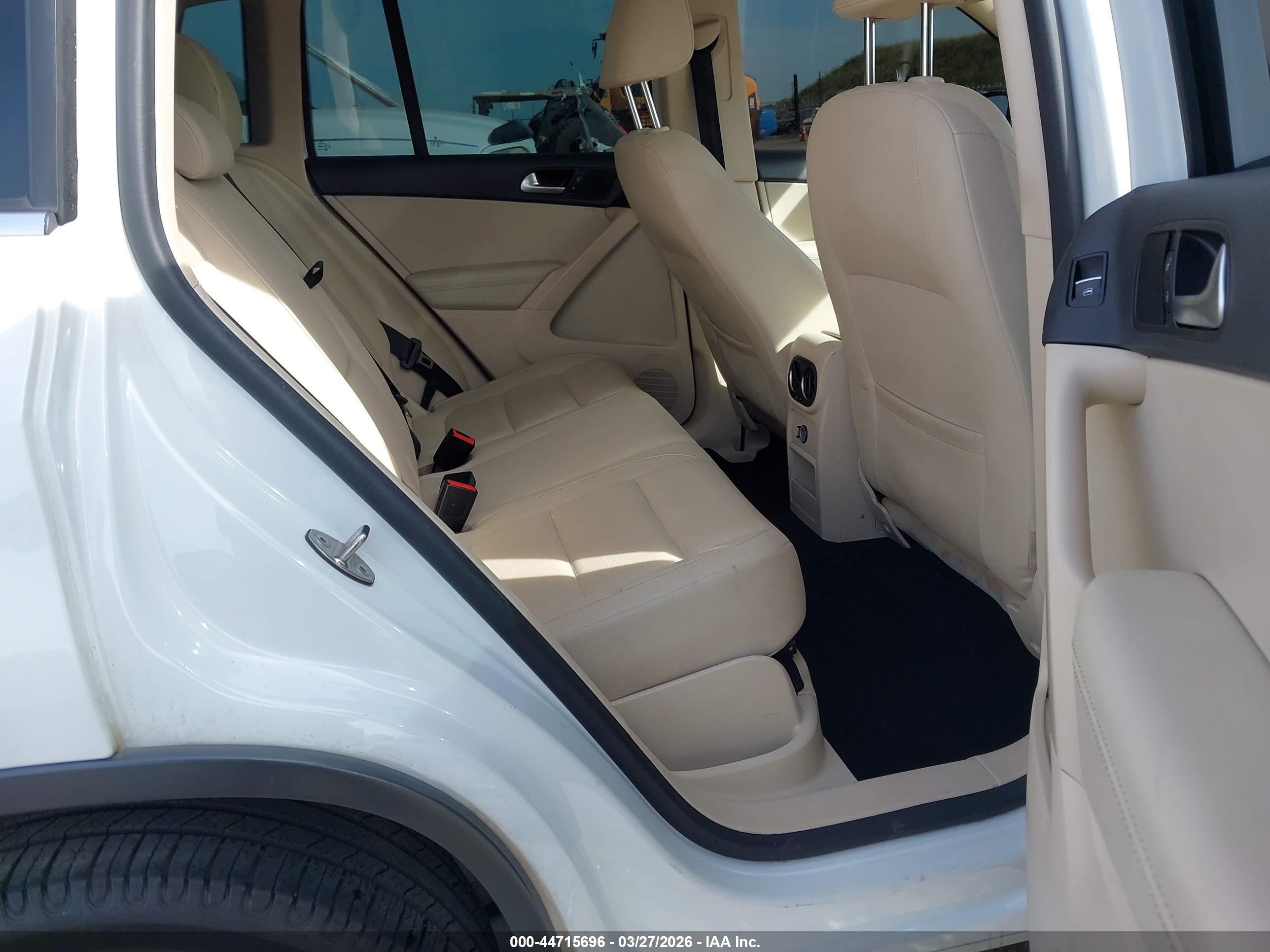 VOLKSWAGEN TIGUAN image 8