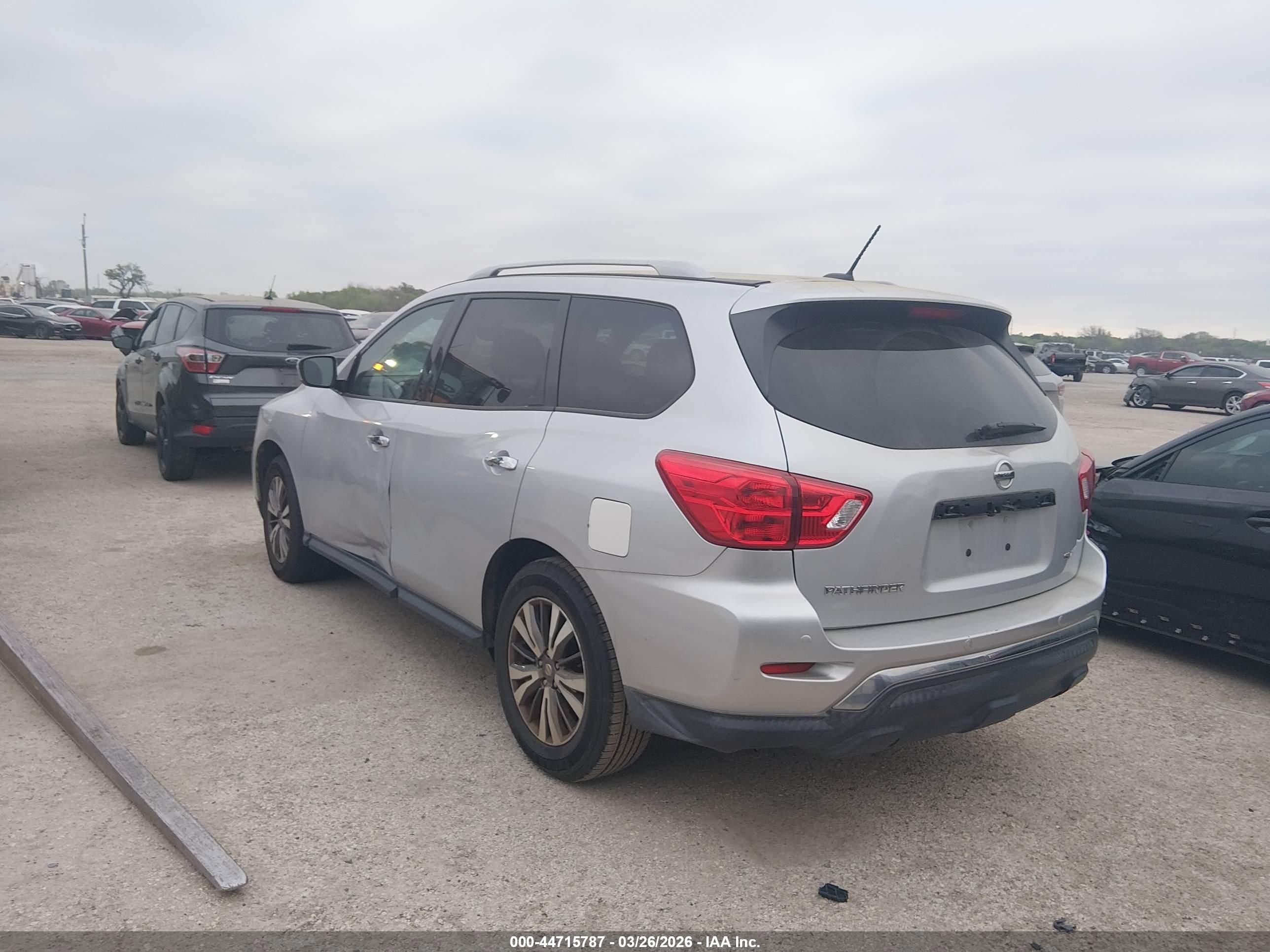NISSAN PATHFINDER image 3