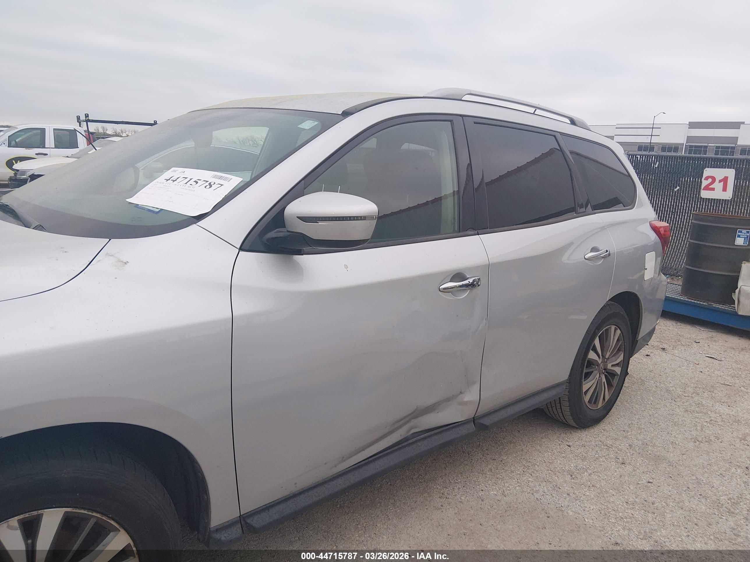 NISSAN PATHFINDER image 6