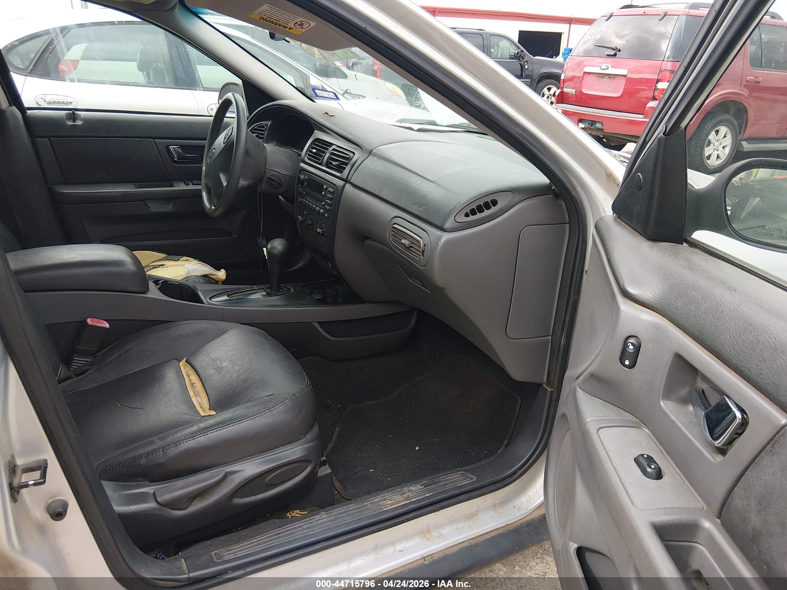 FORD TAURUS image 5