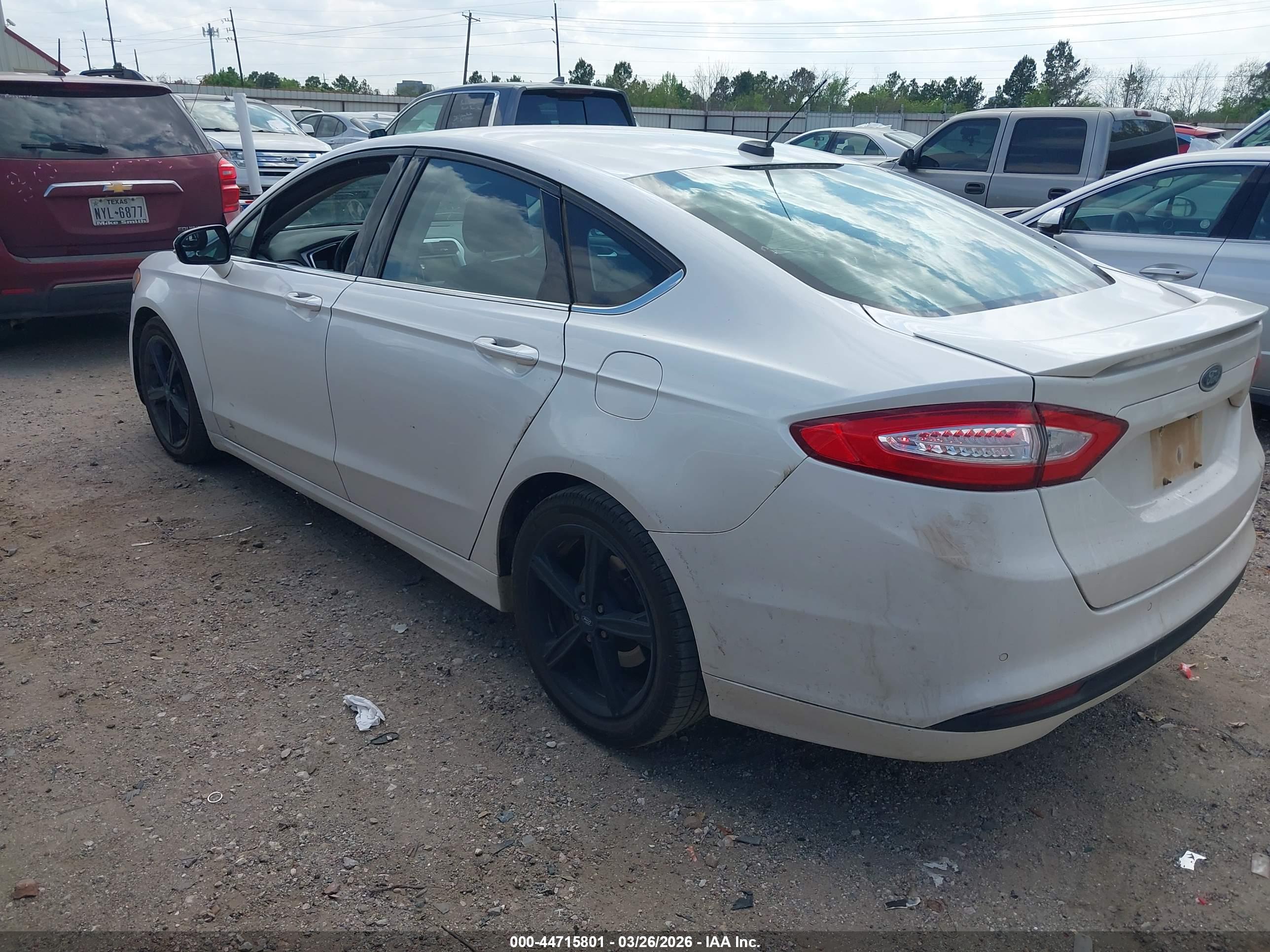 FORD FUSION image 3