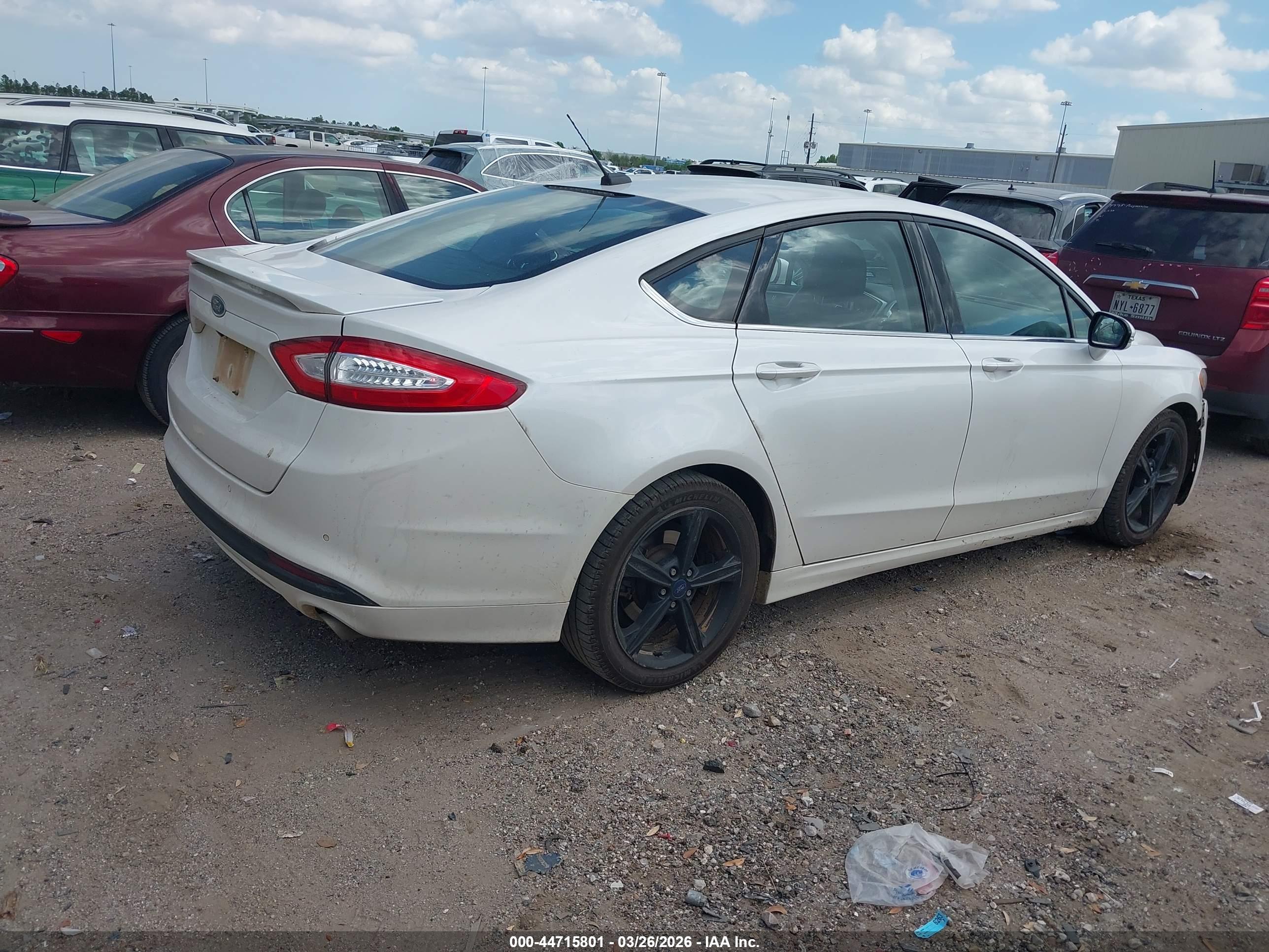 FORD FUSION image 4