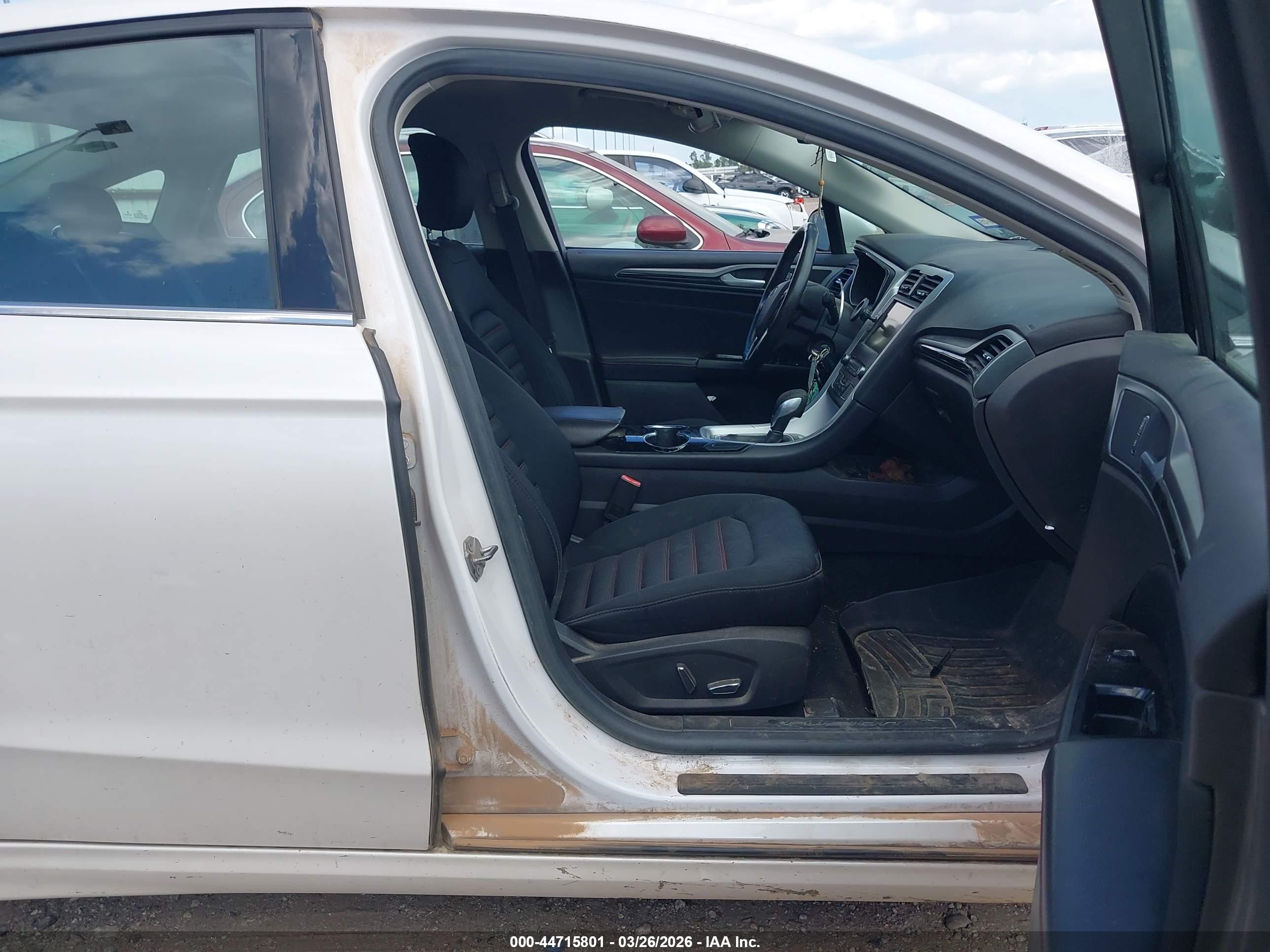 FORD FUSION image 5