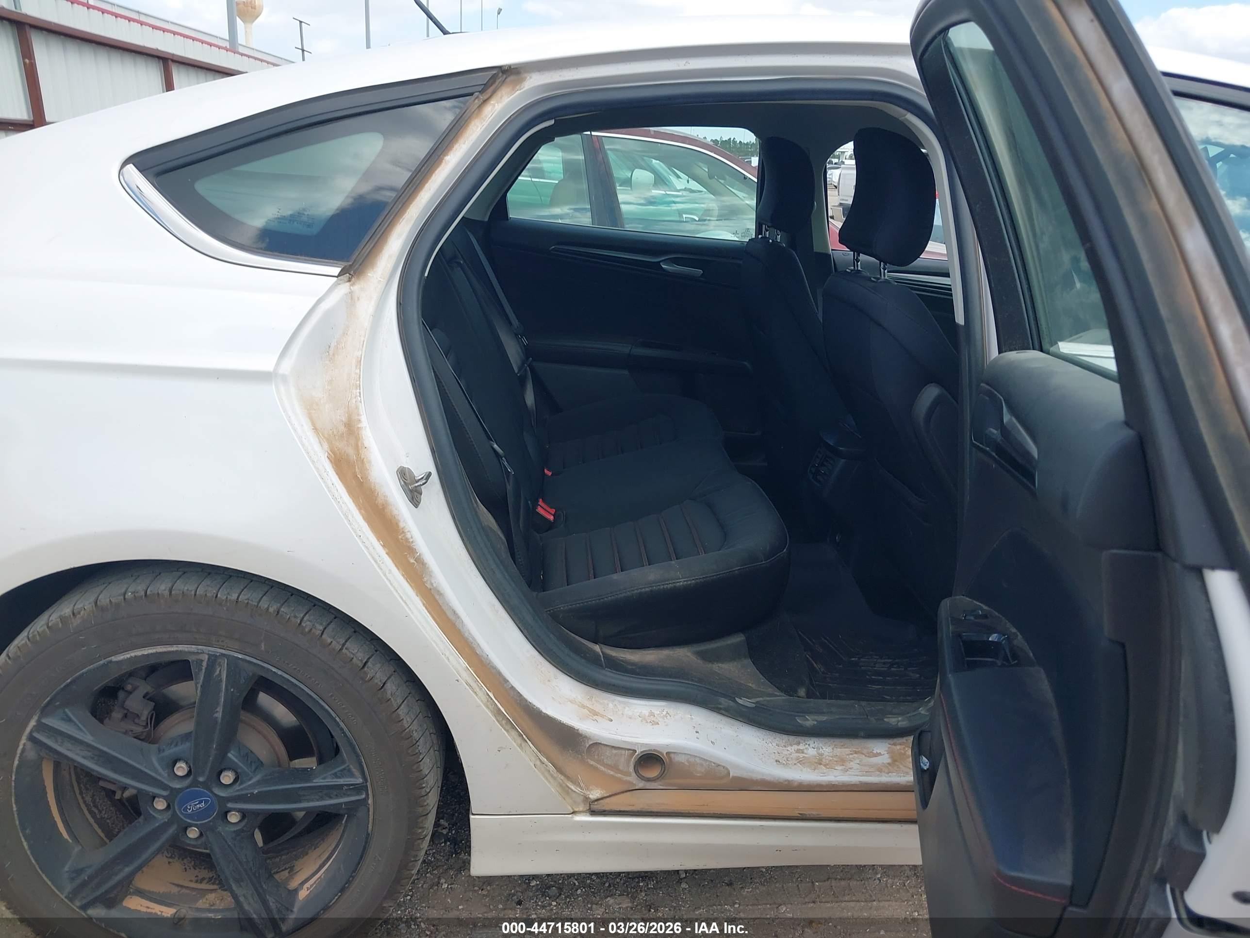 FORD FUSION image 8