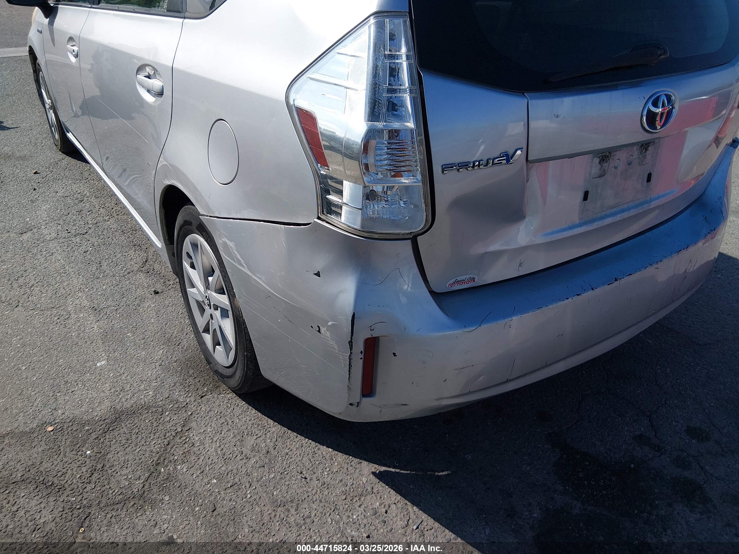 TOYOTA PRIUS image 6