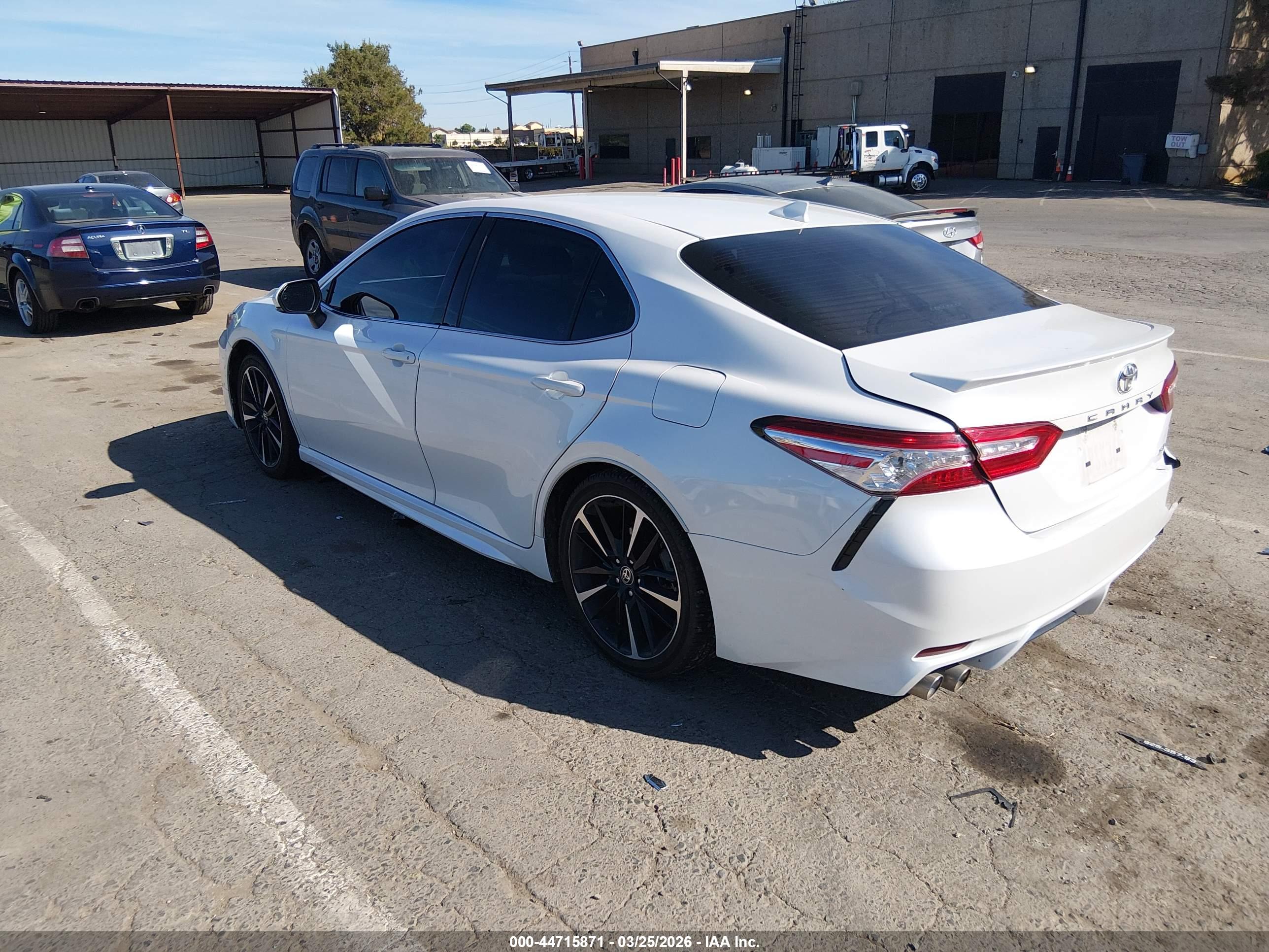 TOYOTA CAMRY image 3