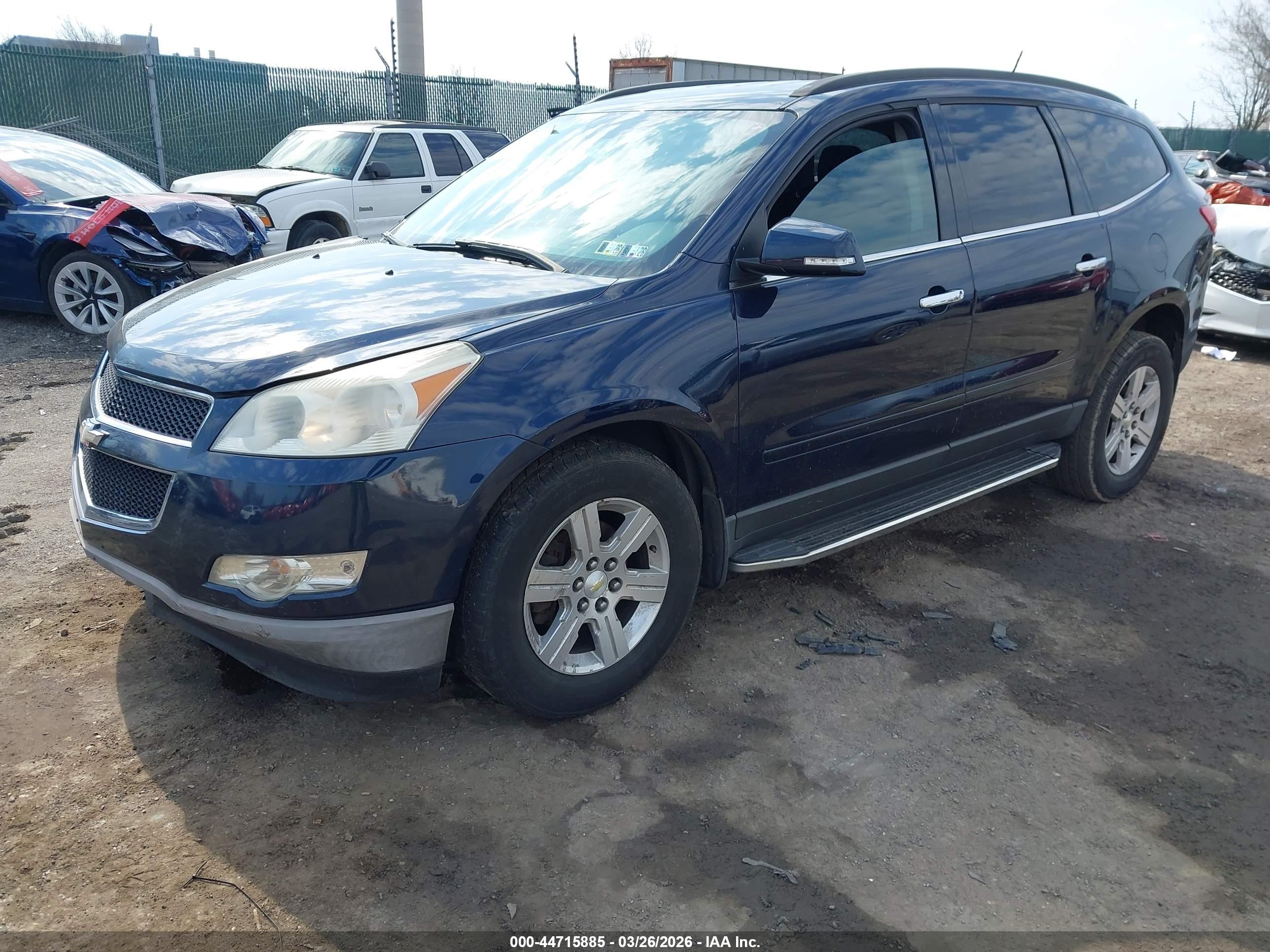 CHEVROLET TRAVERSE image 2