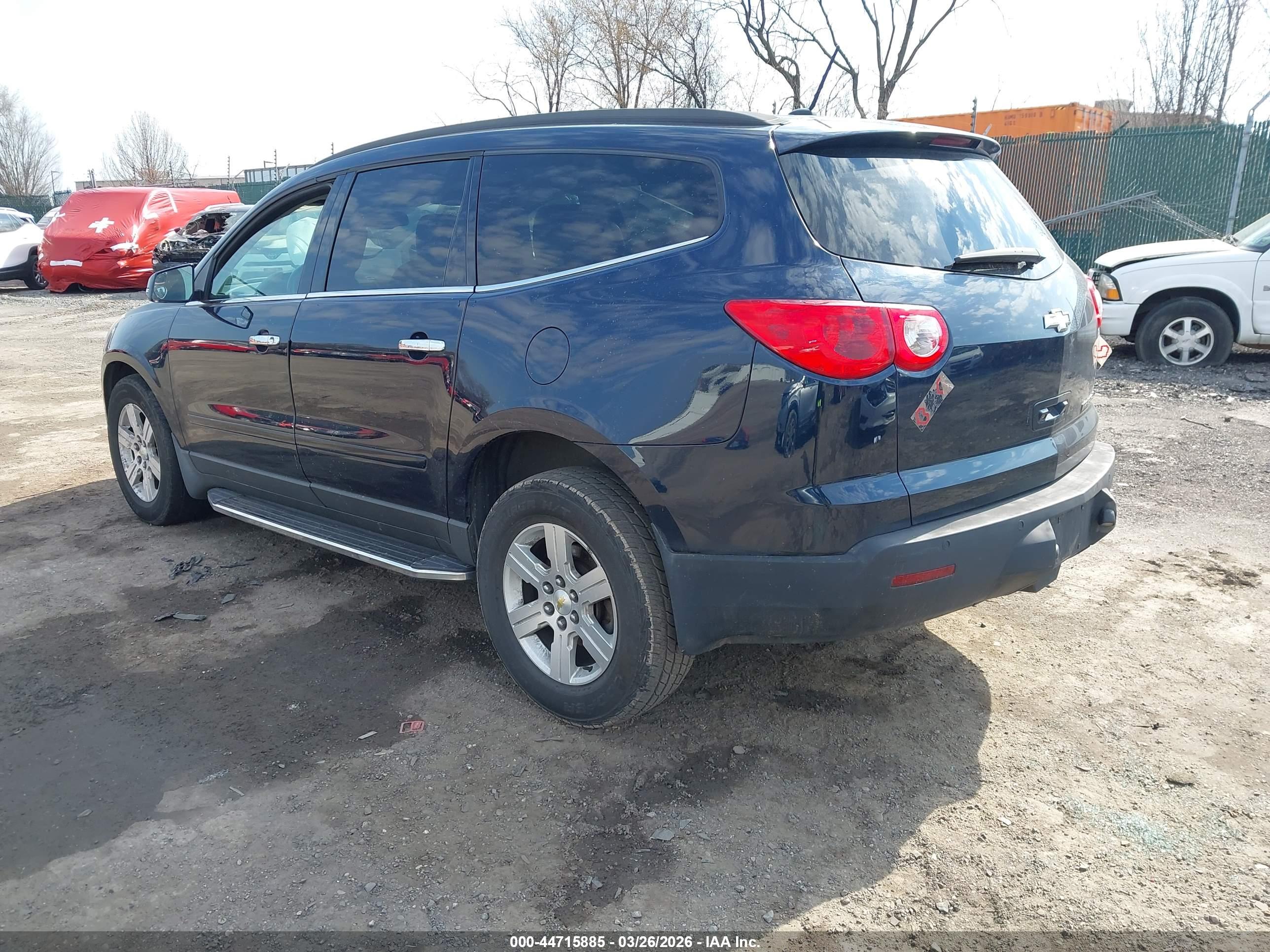 CHEVROLET TRAVERSE image 3