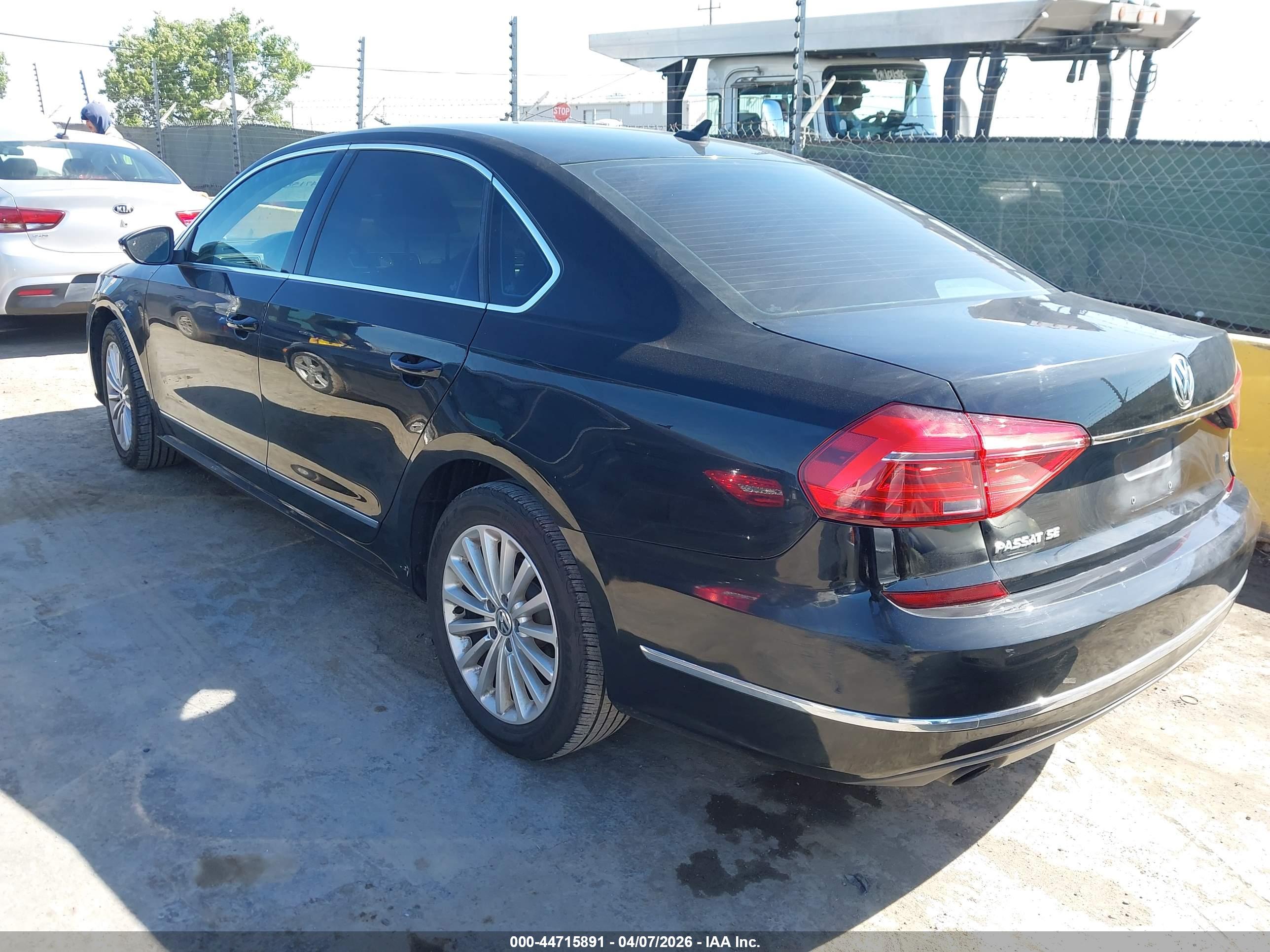 VOLKSWAGEN PASSAT image 3