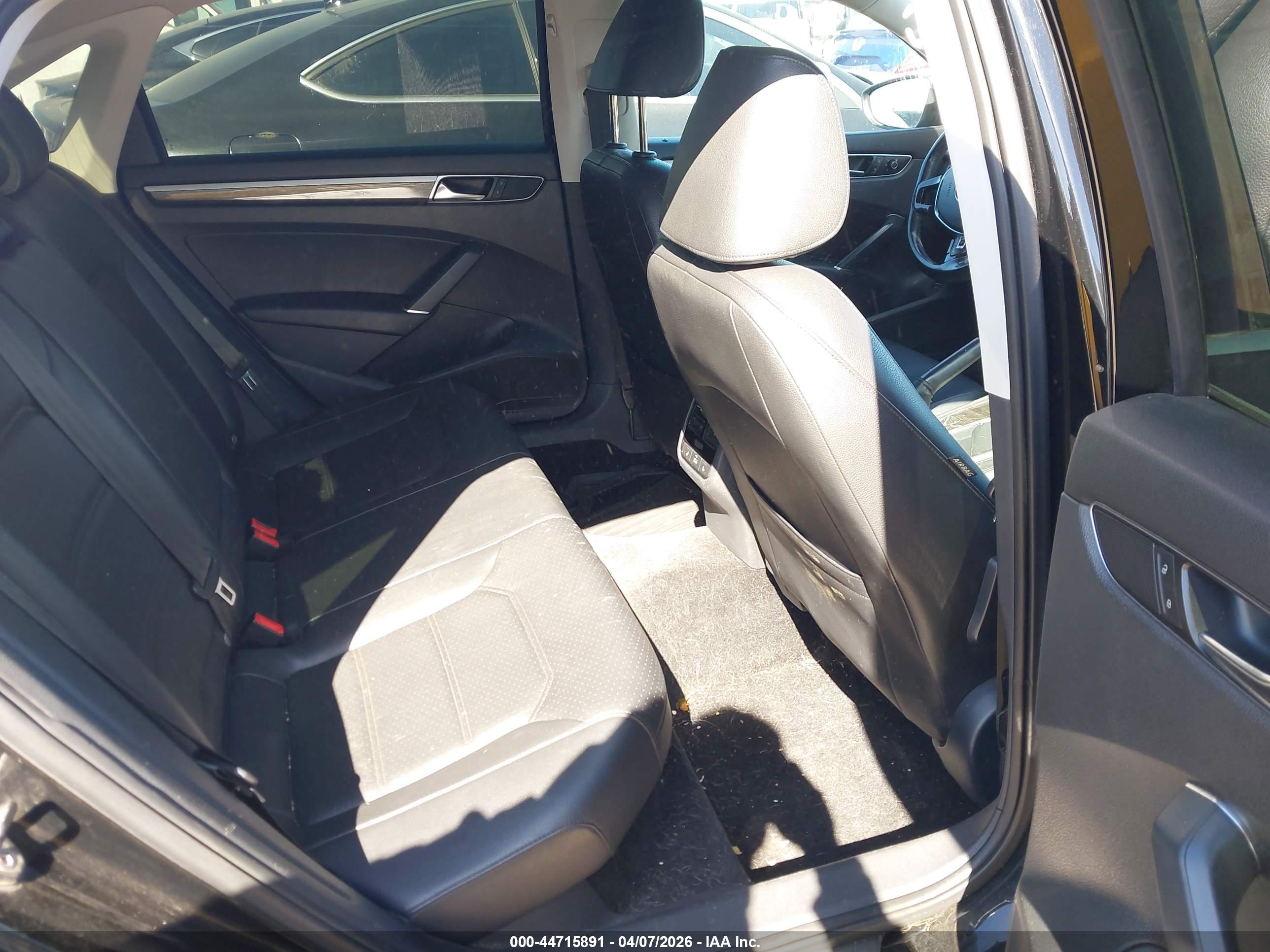 VOLKSWAGEN PASSAT image 8