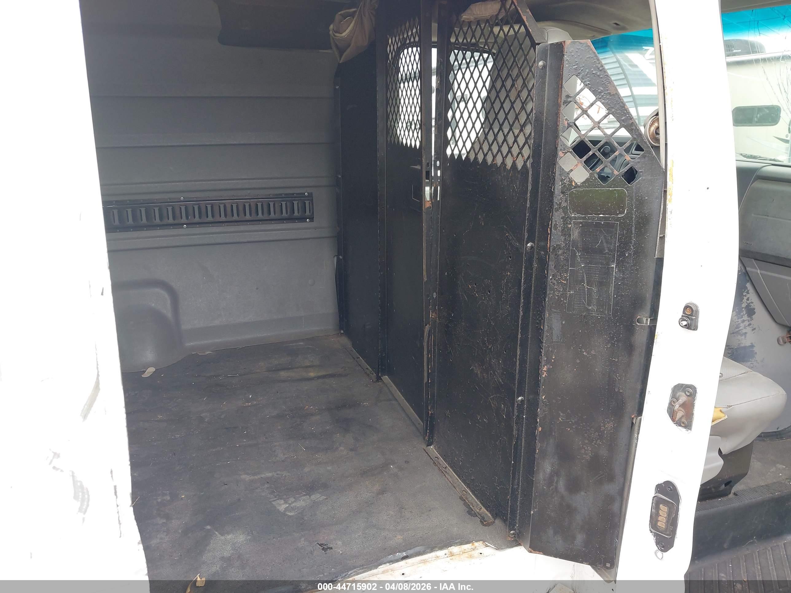 FORD E-150 image 8