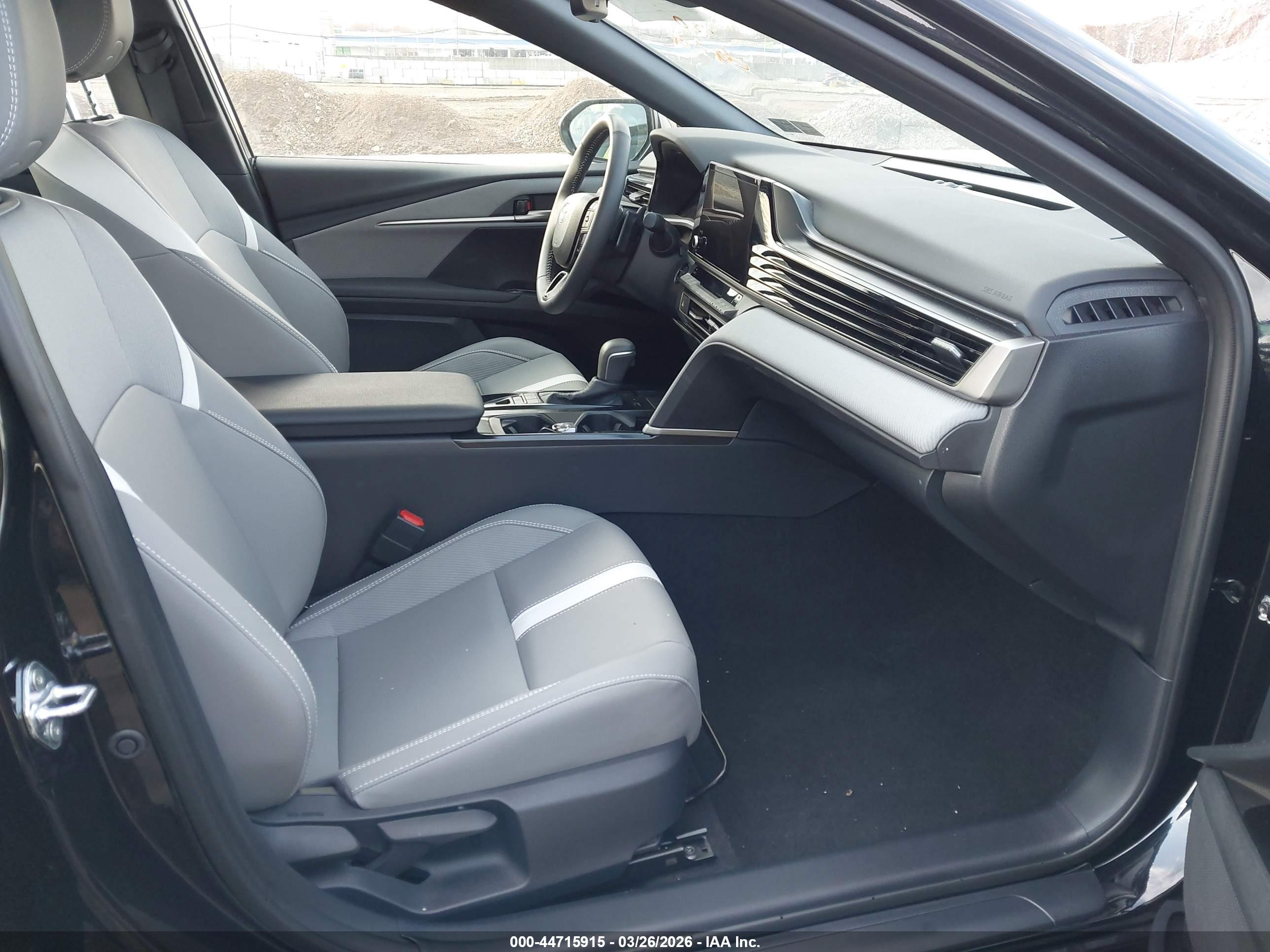 TOYOTA CAMRY image 5