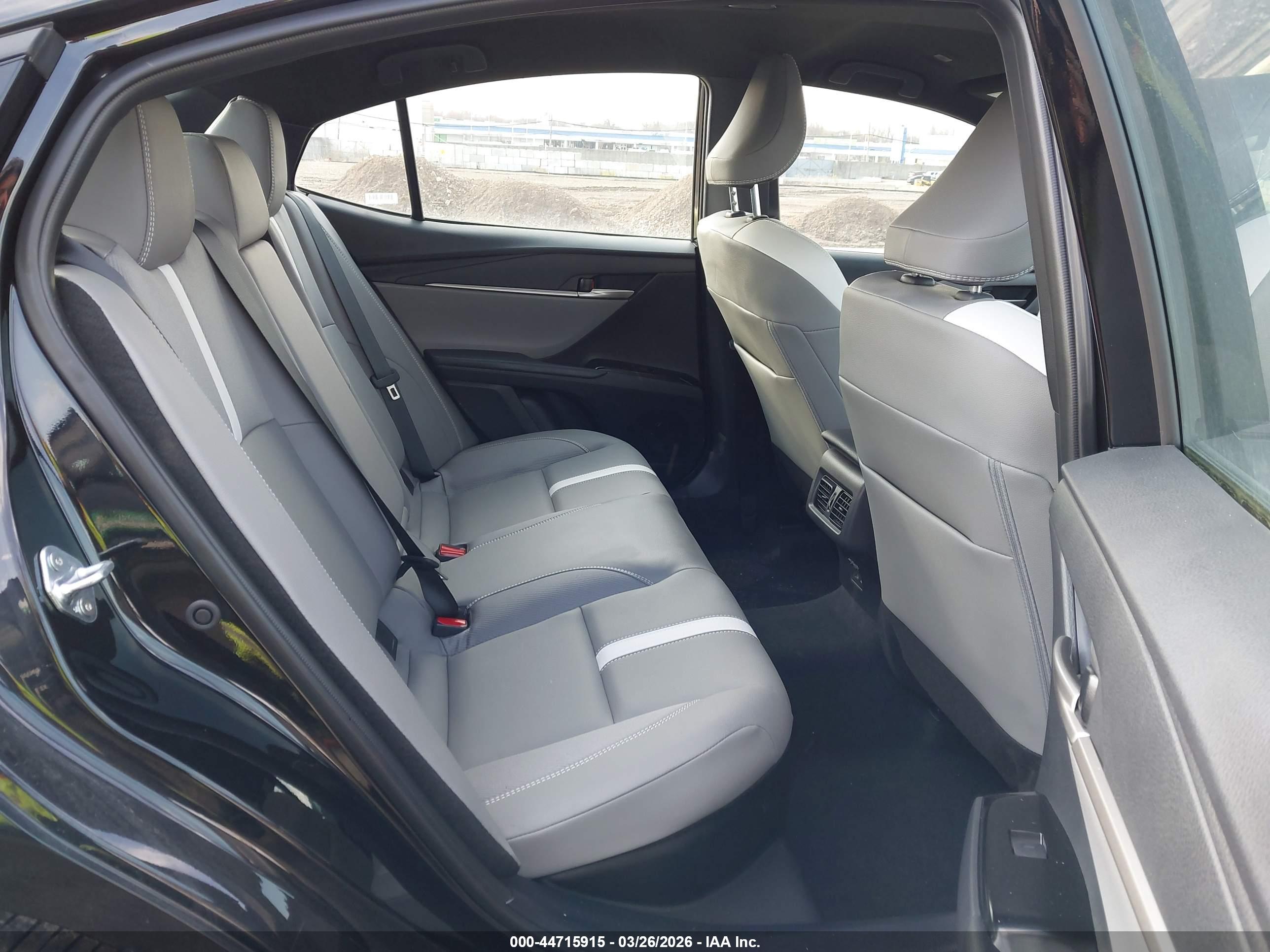TOYOTA CAMRY image 8