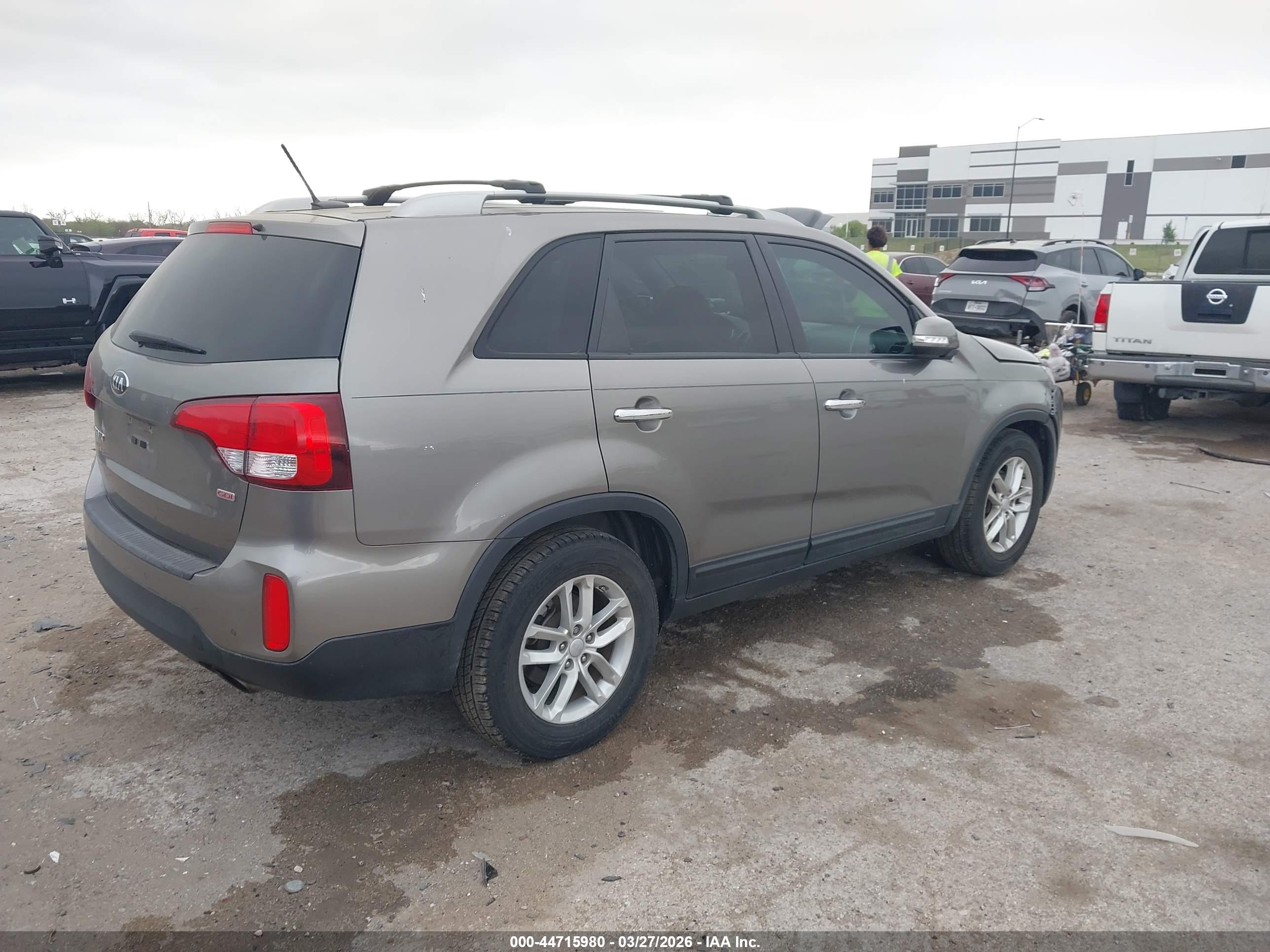 KIA SORENTO image 4