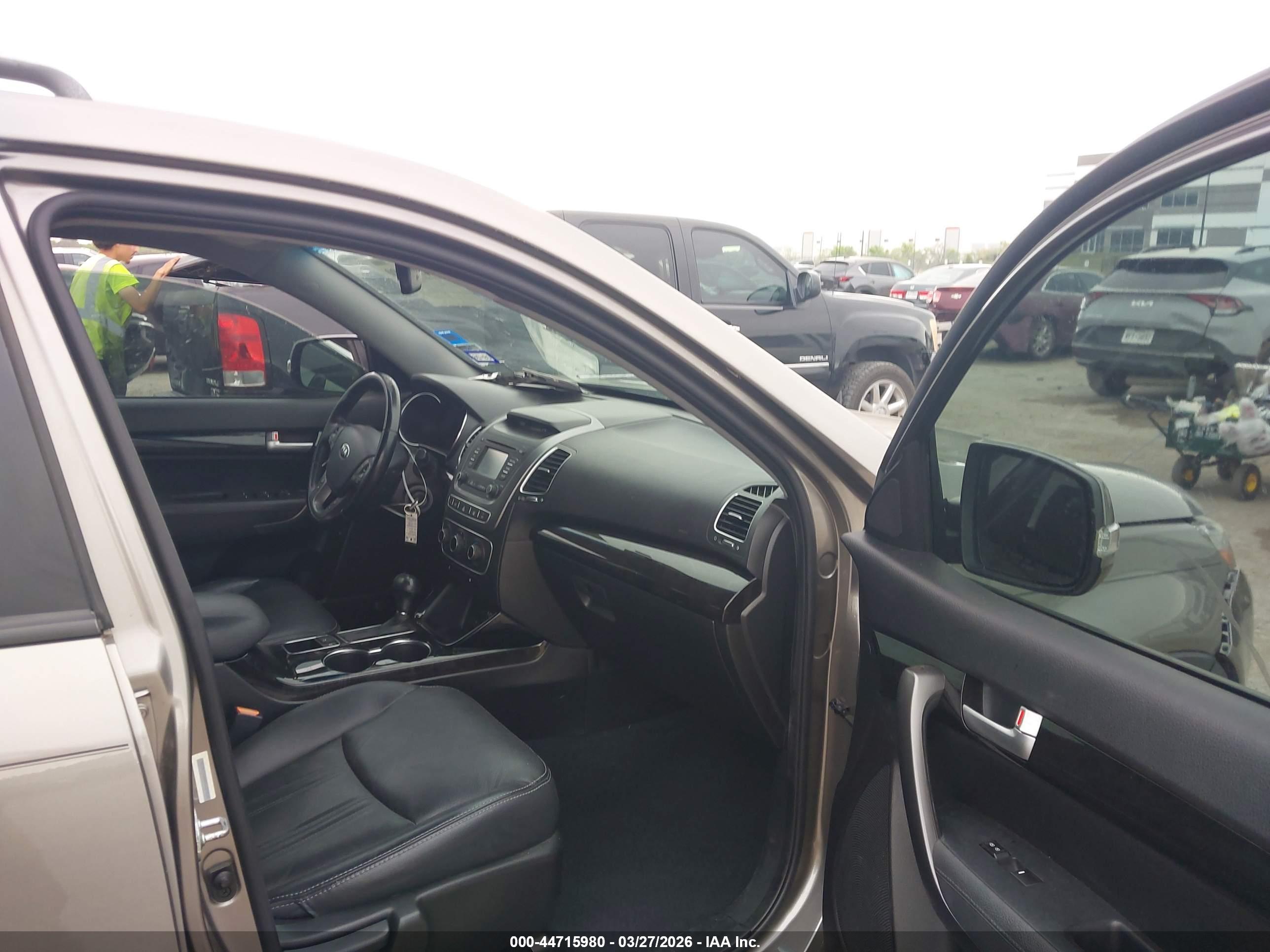 KIA SORENTO image 5