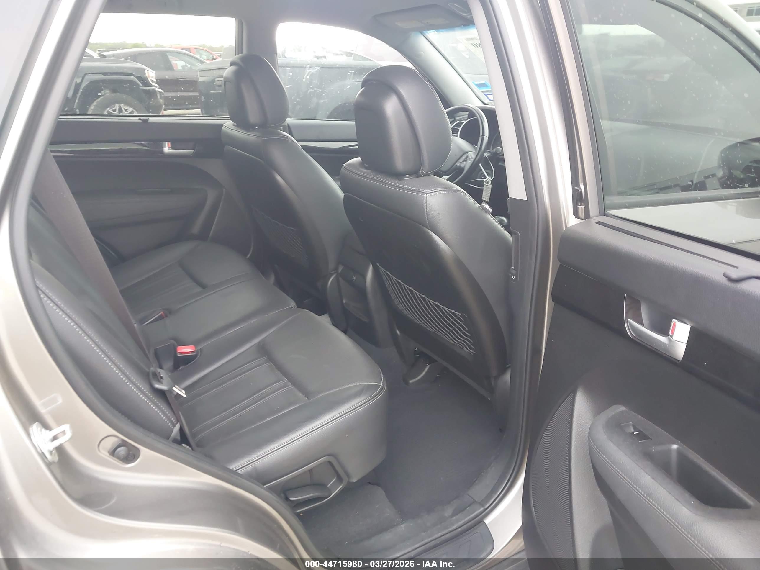 KIA SORENTO image 8