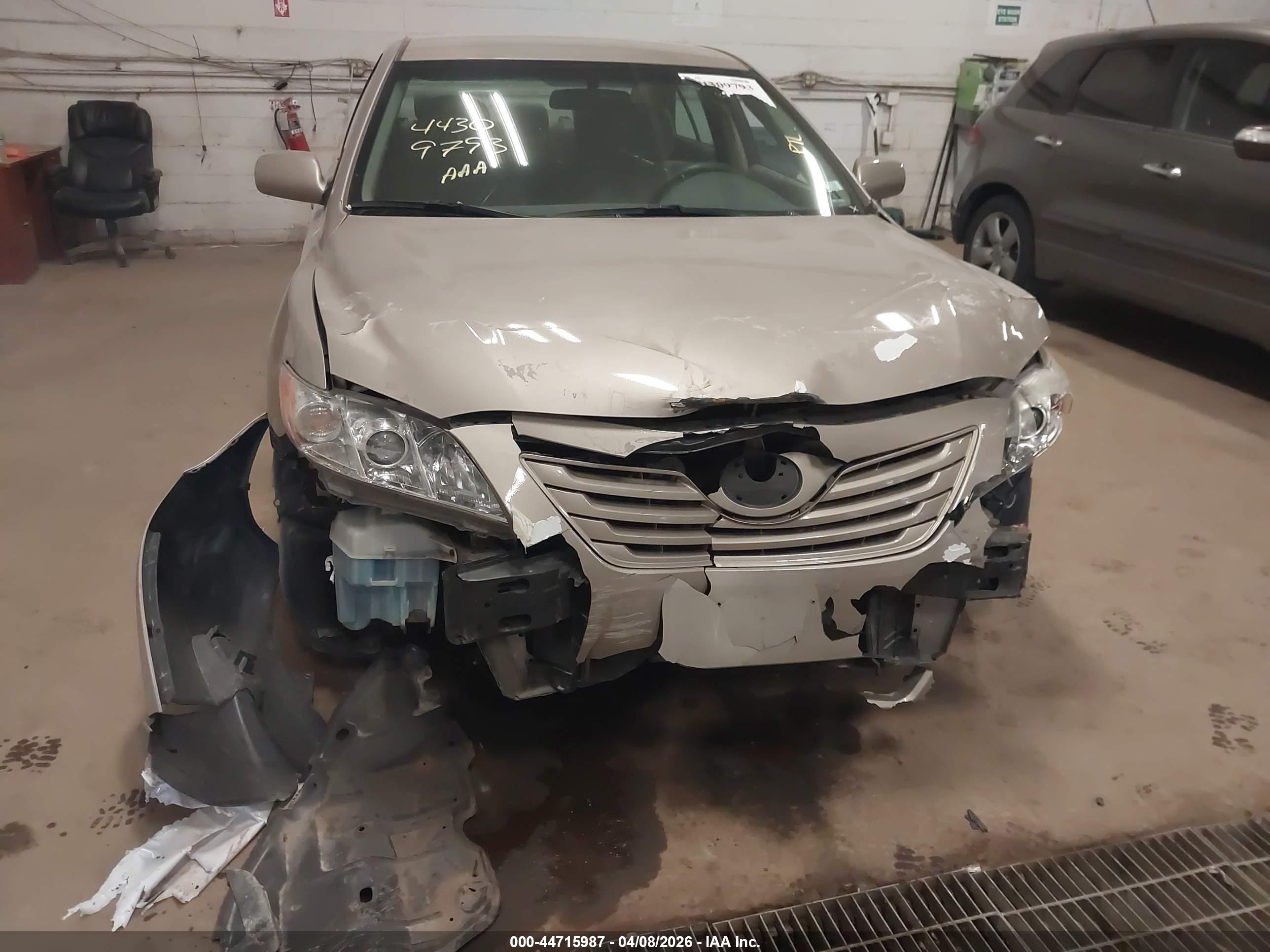 TOYOTA CAMRY image 6