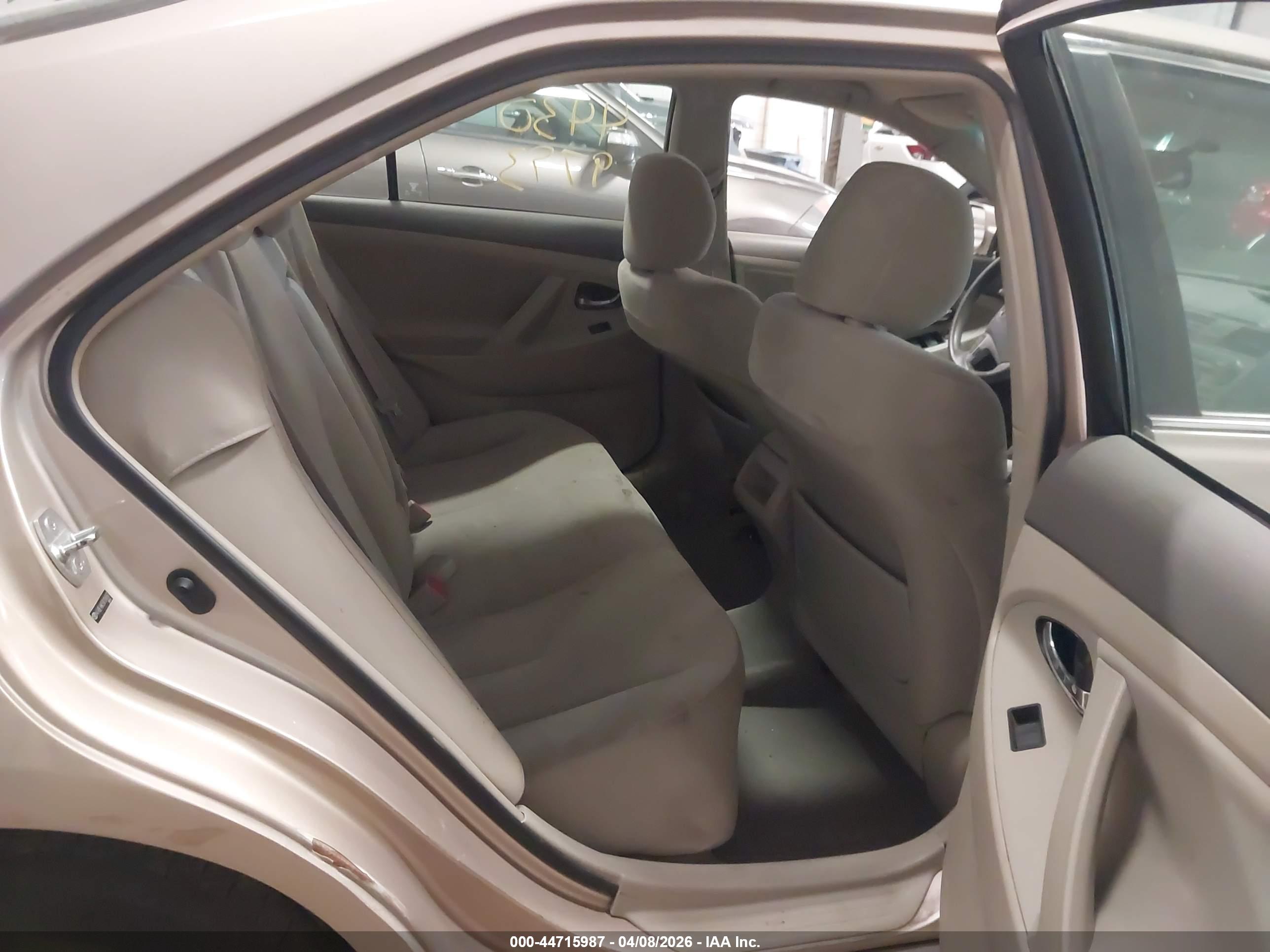 TOYOTA CAMRY image 8