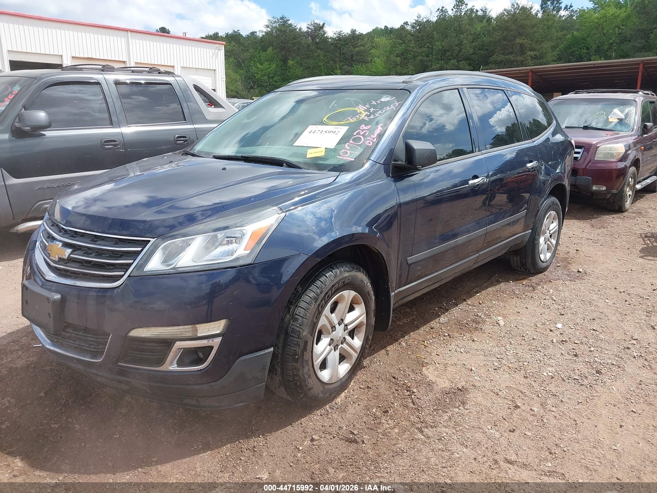 CHEVROLET TRAVERSE image 2