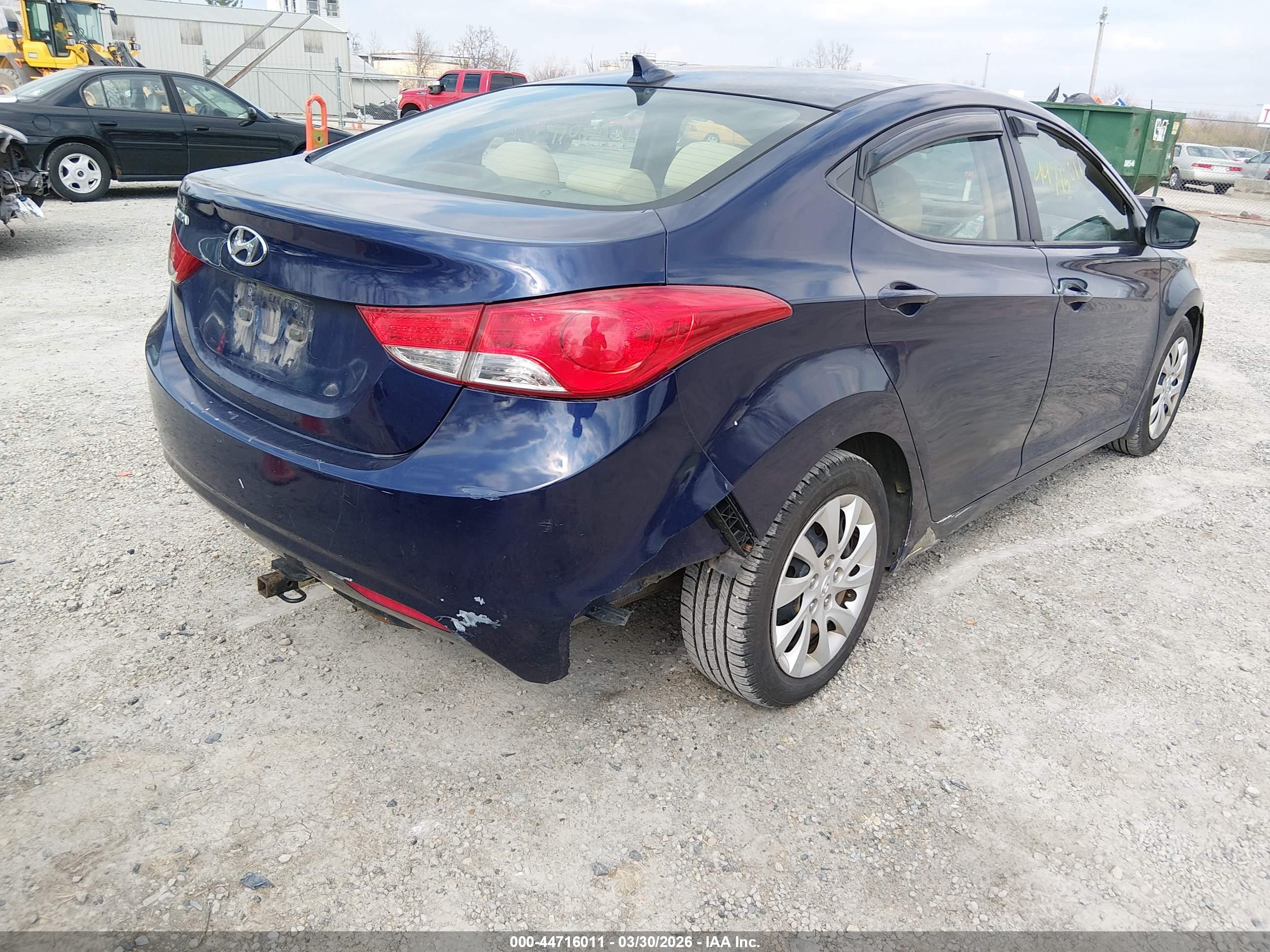 HYUNDAI ELANTRA image 4