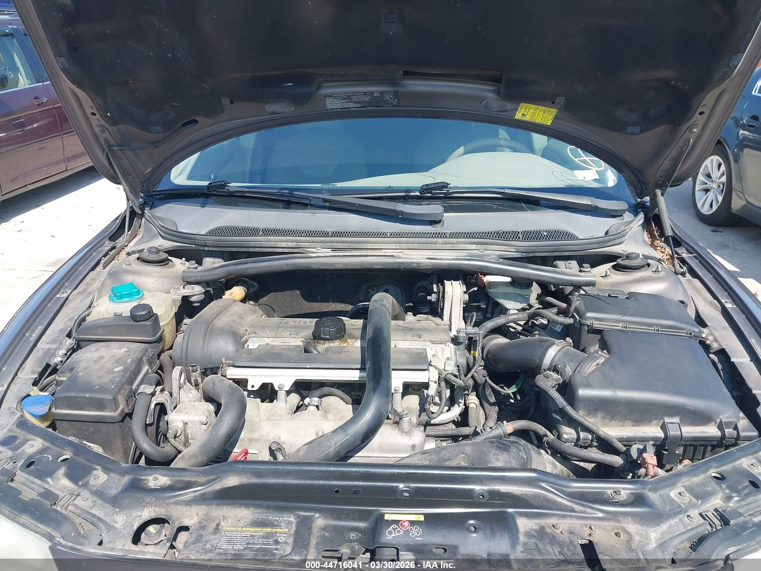 VOLVO XC70 image 10
