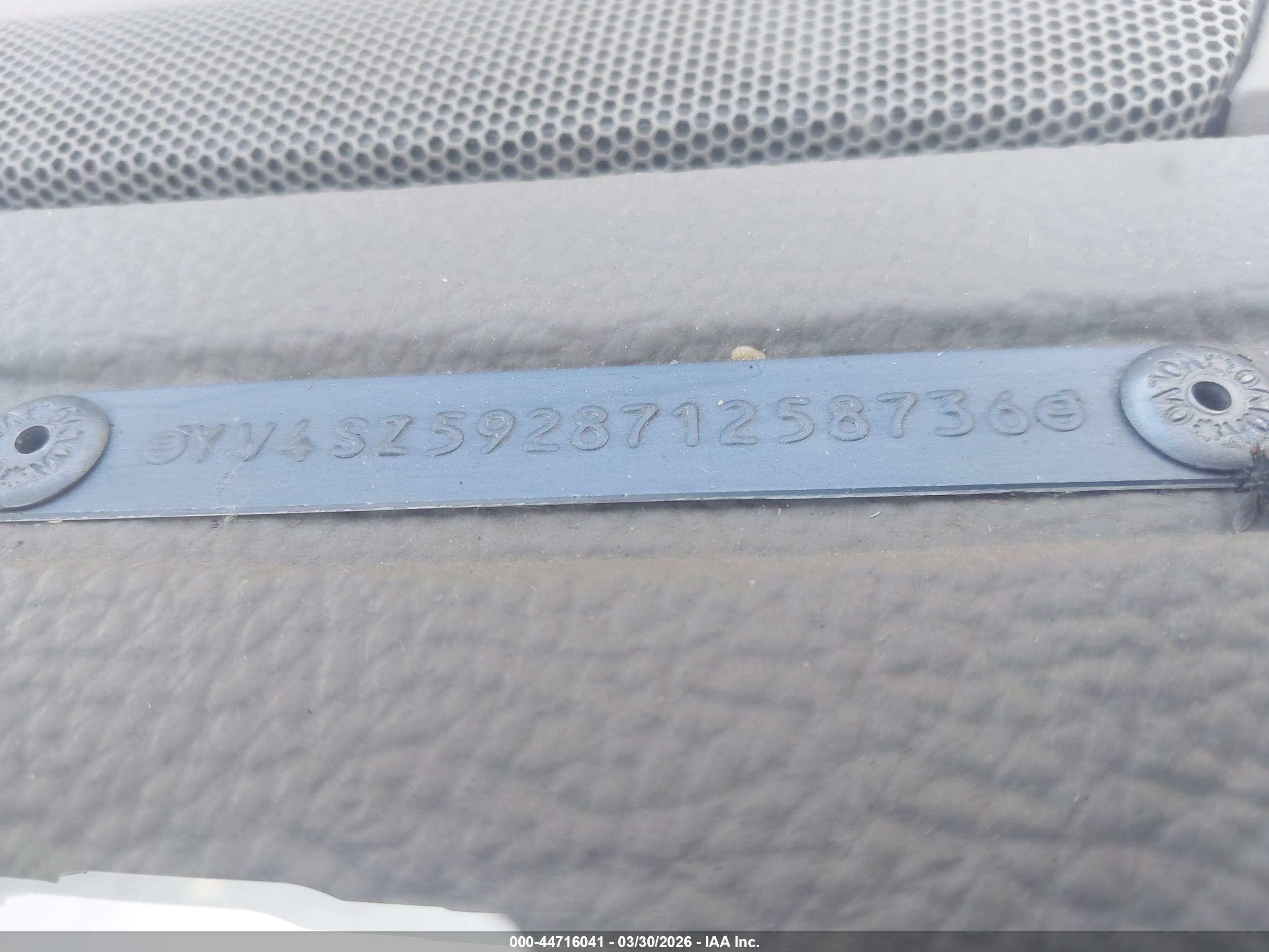 VOLVO XC70 image 9