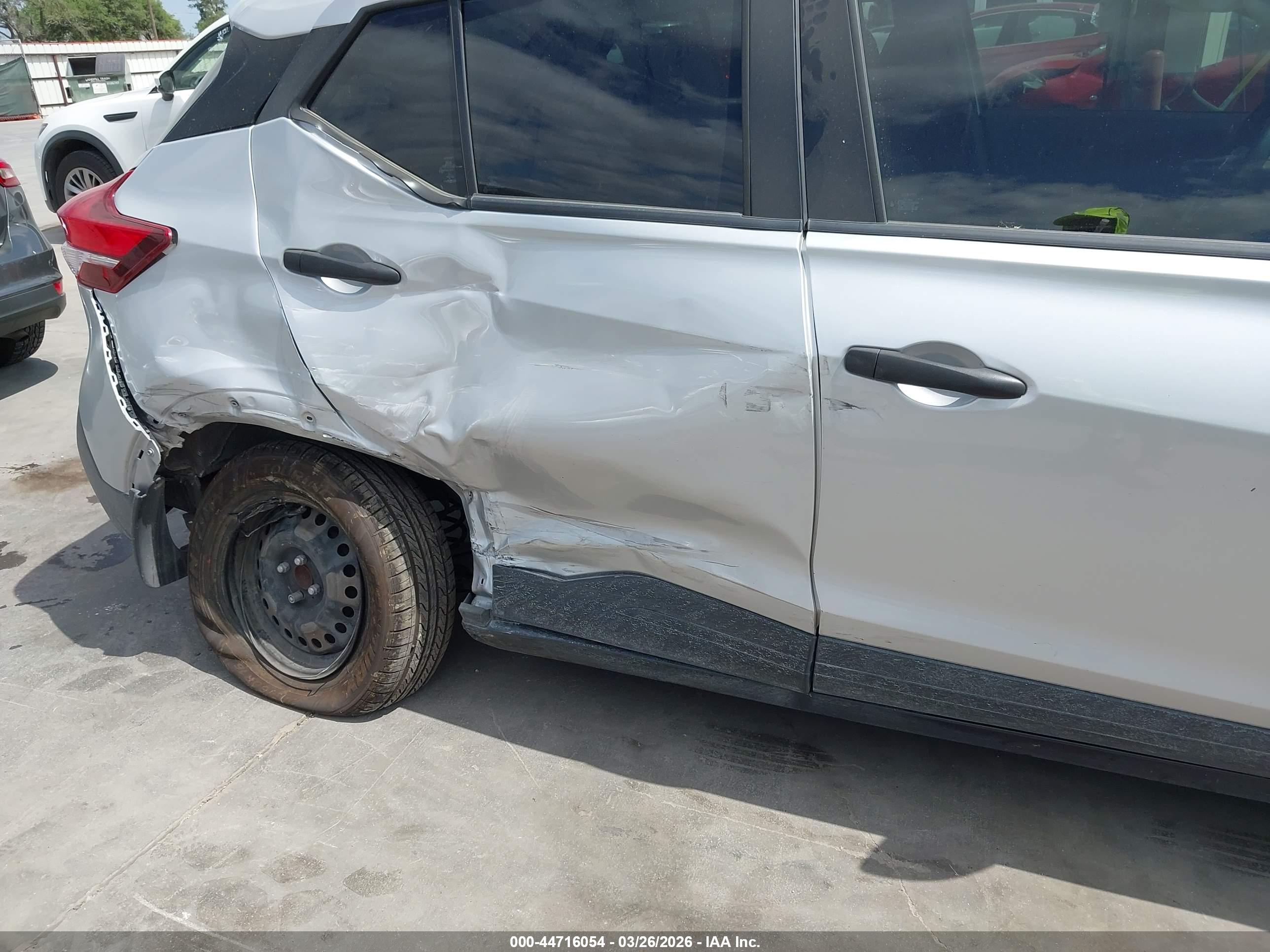 NISSAN KICKS image 6
