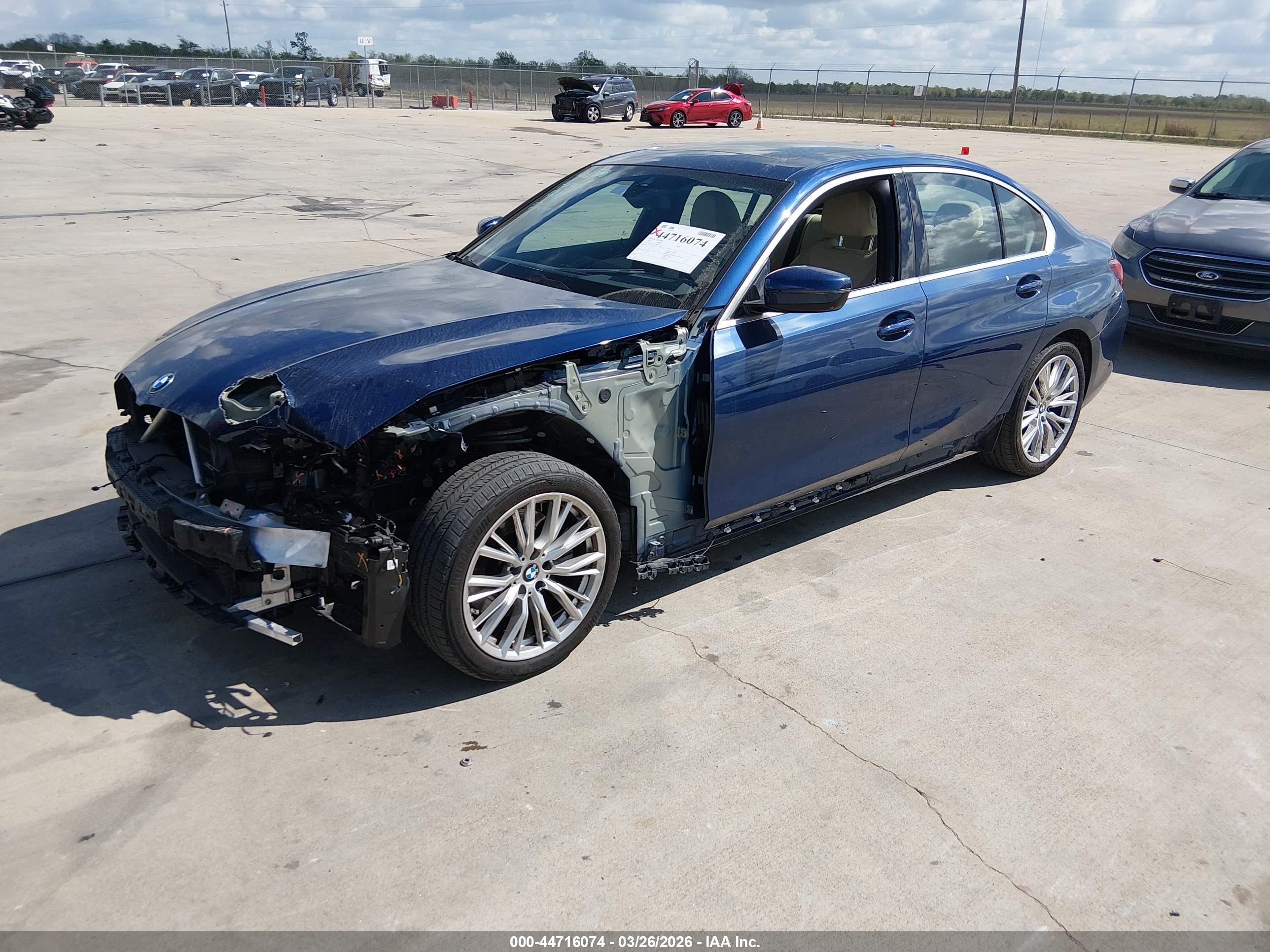 BMW 330I image 2