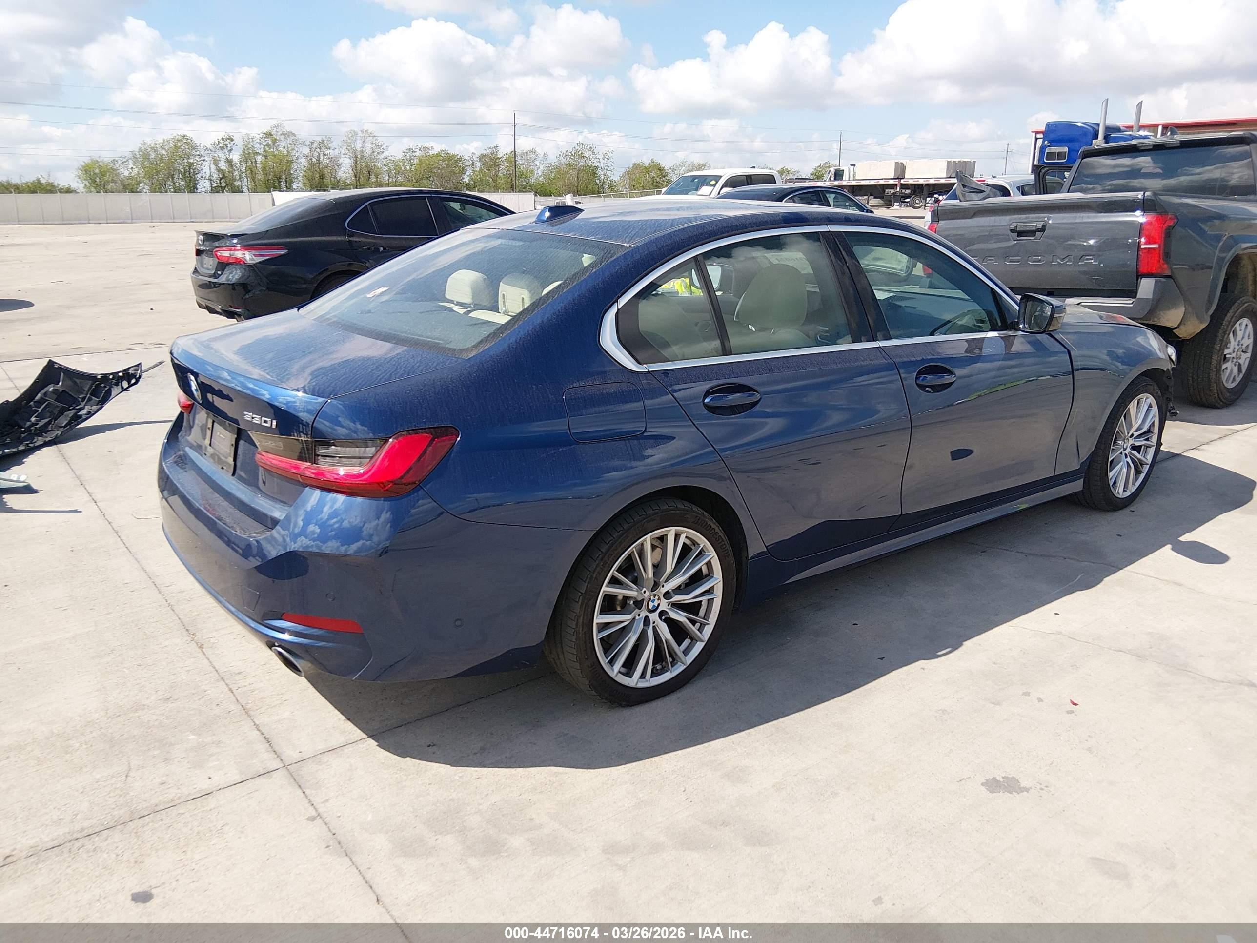 BMW 330I image 4