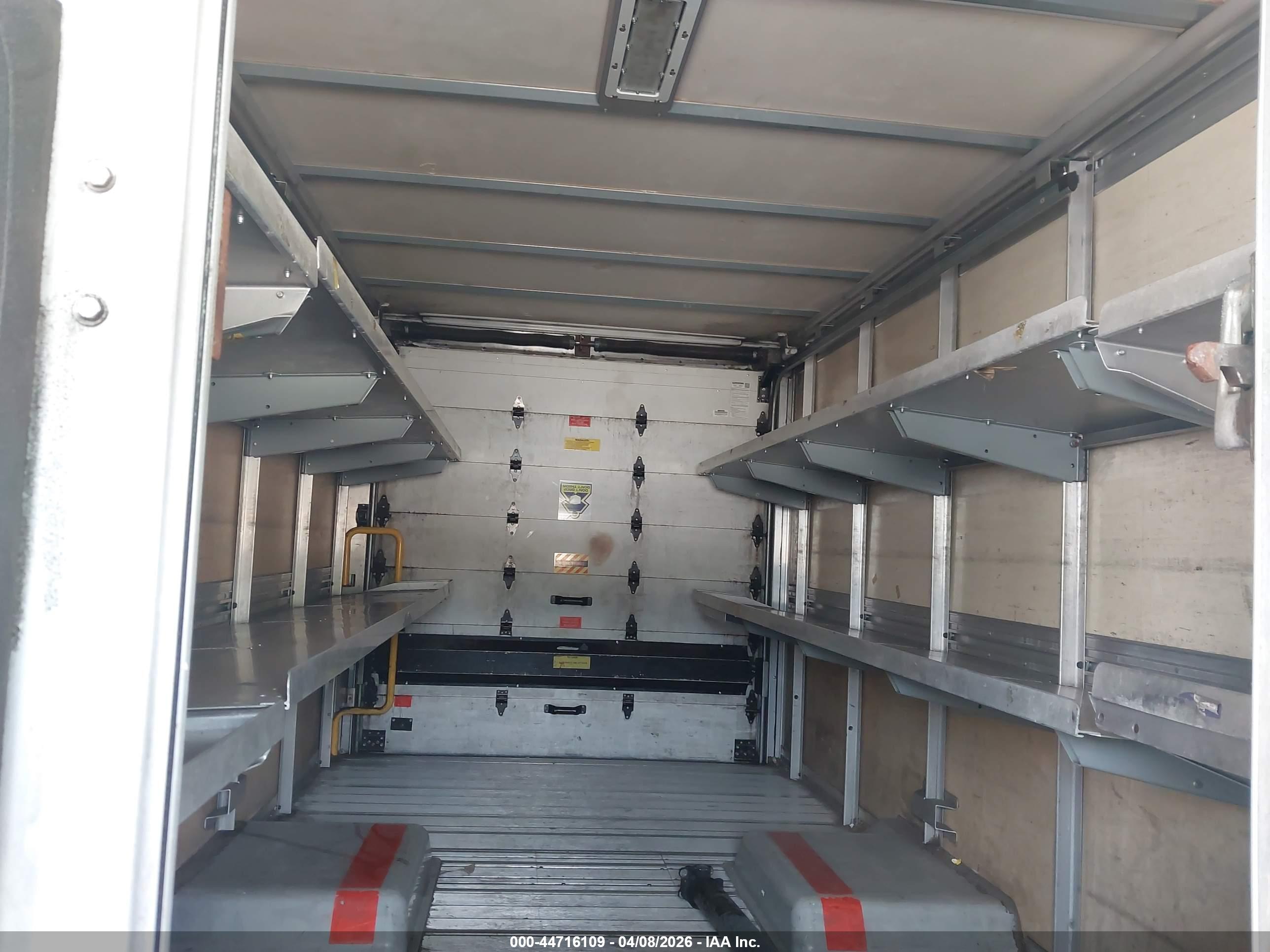ISUZU COMMERCIAL image 8