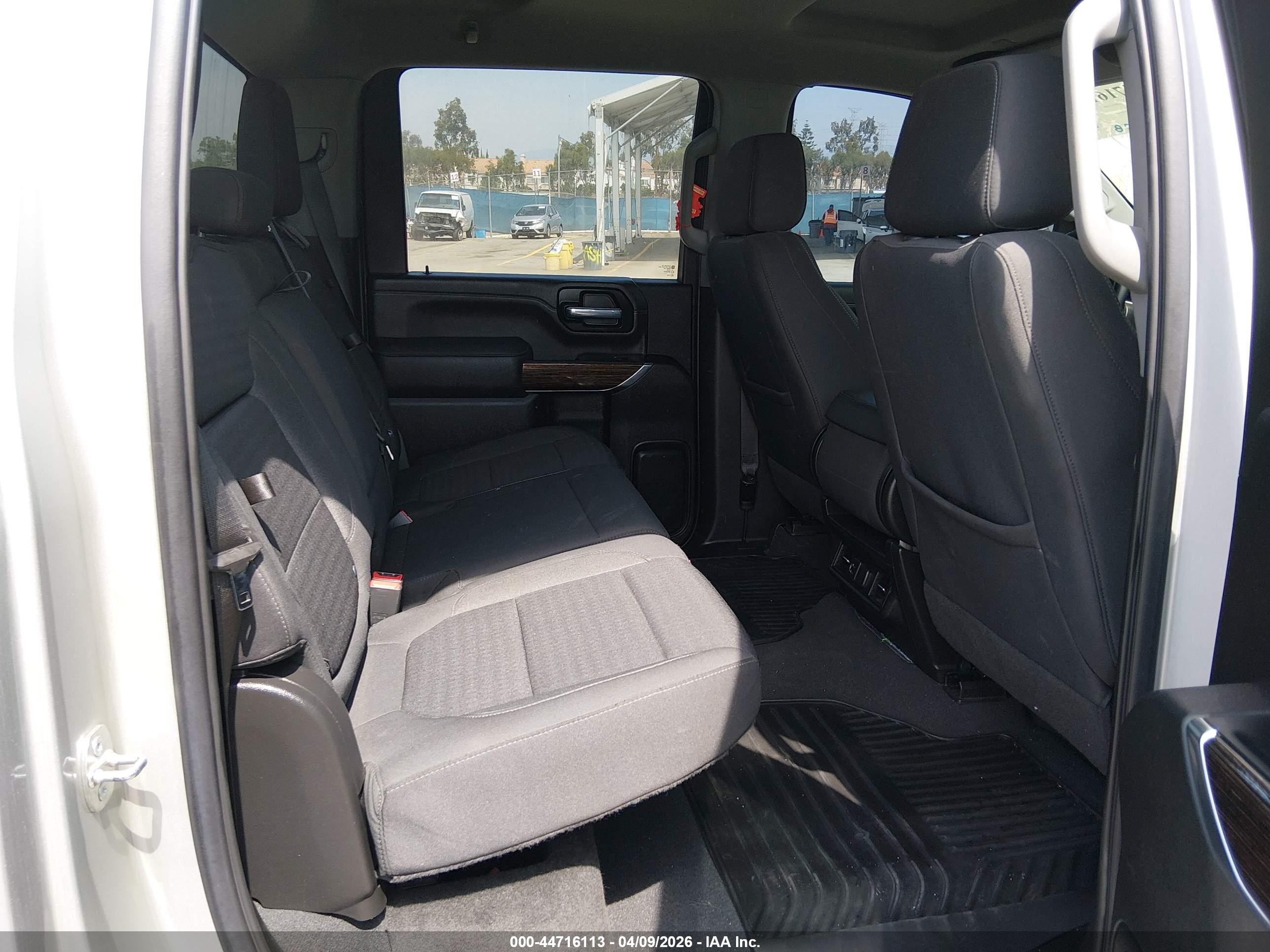 GMC SIERRA image 8