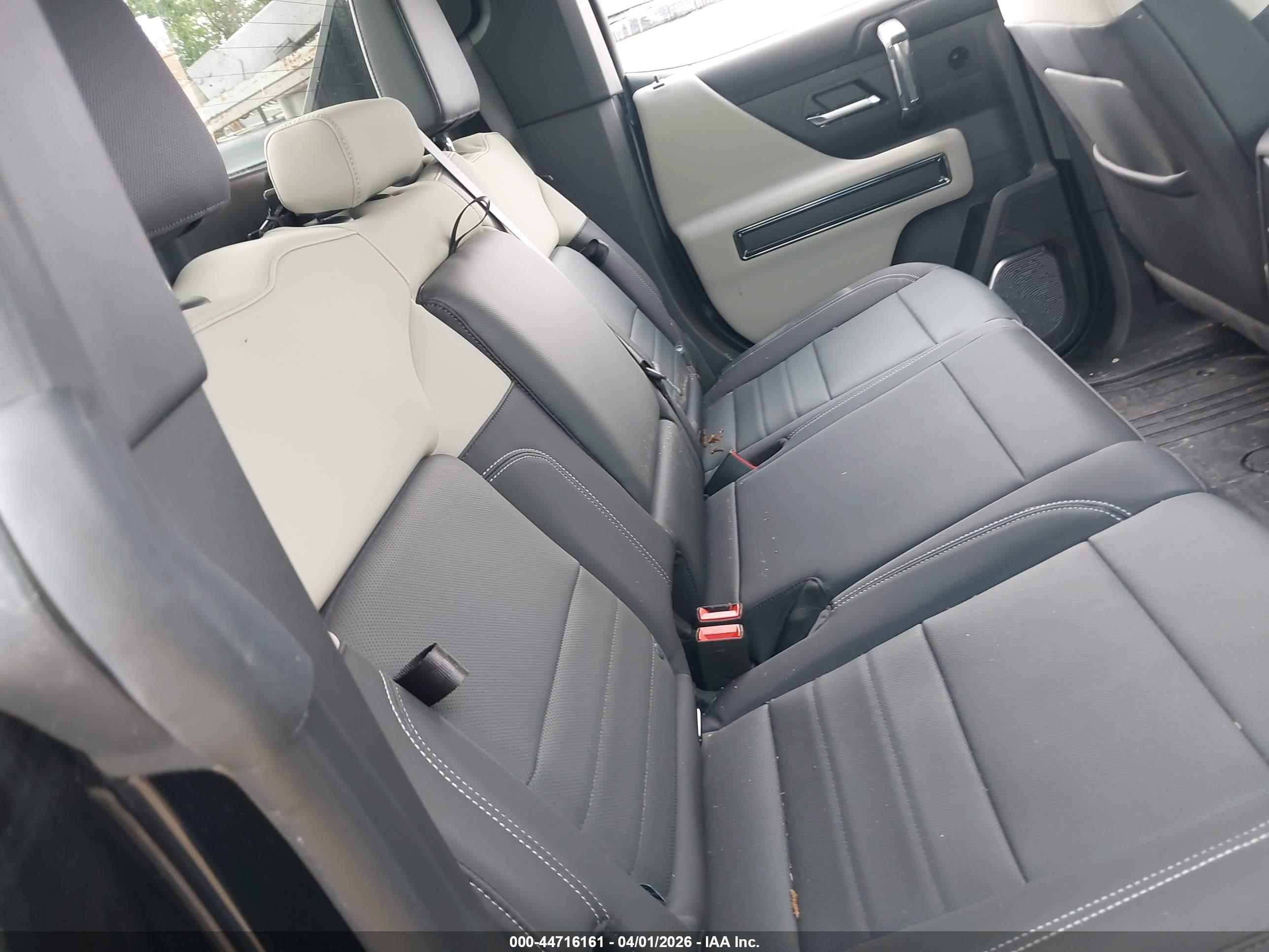 GMC HUMMER image 8